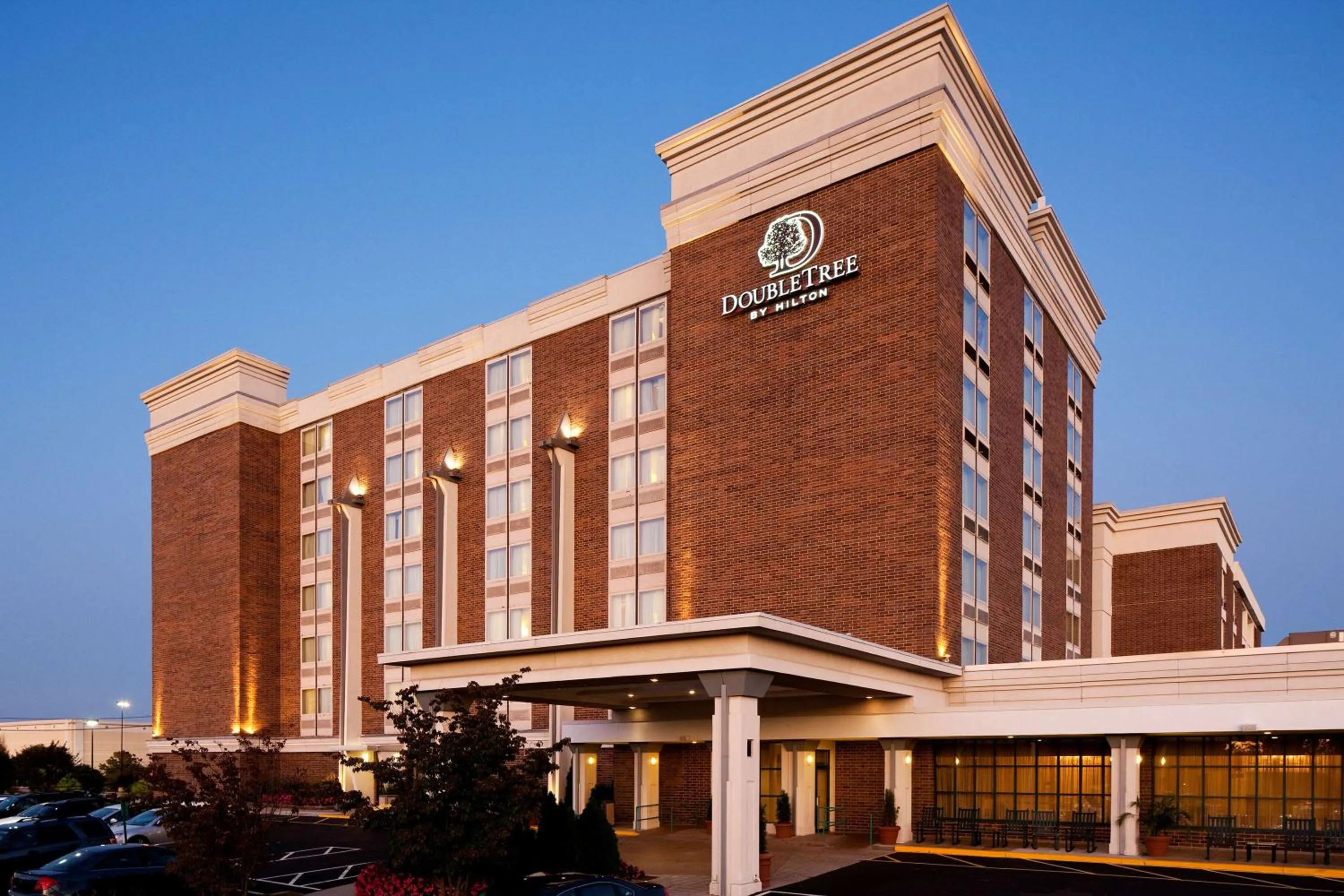 Property building in DoubleTree by Hilton Hotel Wilmington