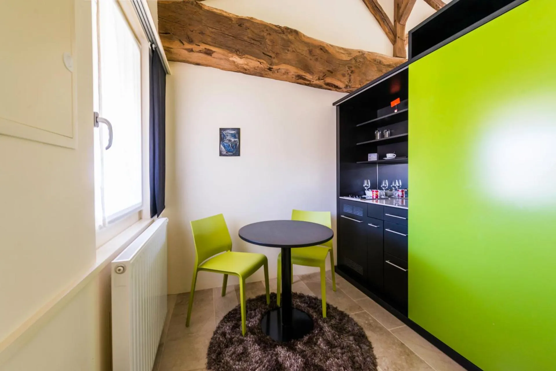 Coffee/tea facilities in Hôtel-Restaurant le Château de Besseuil, Mâcon Nord - Teritoria