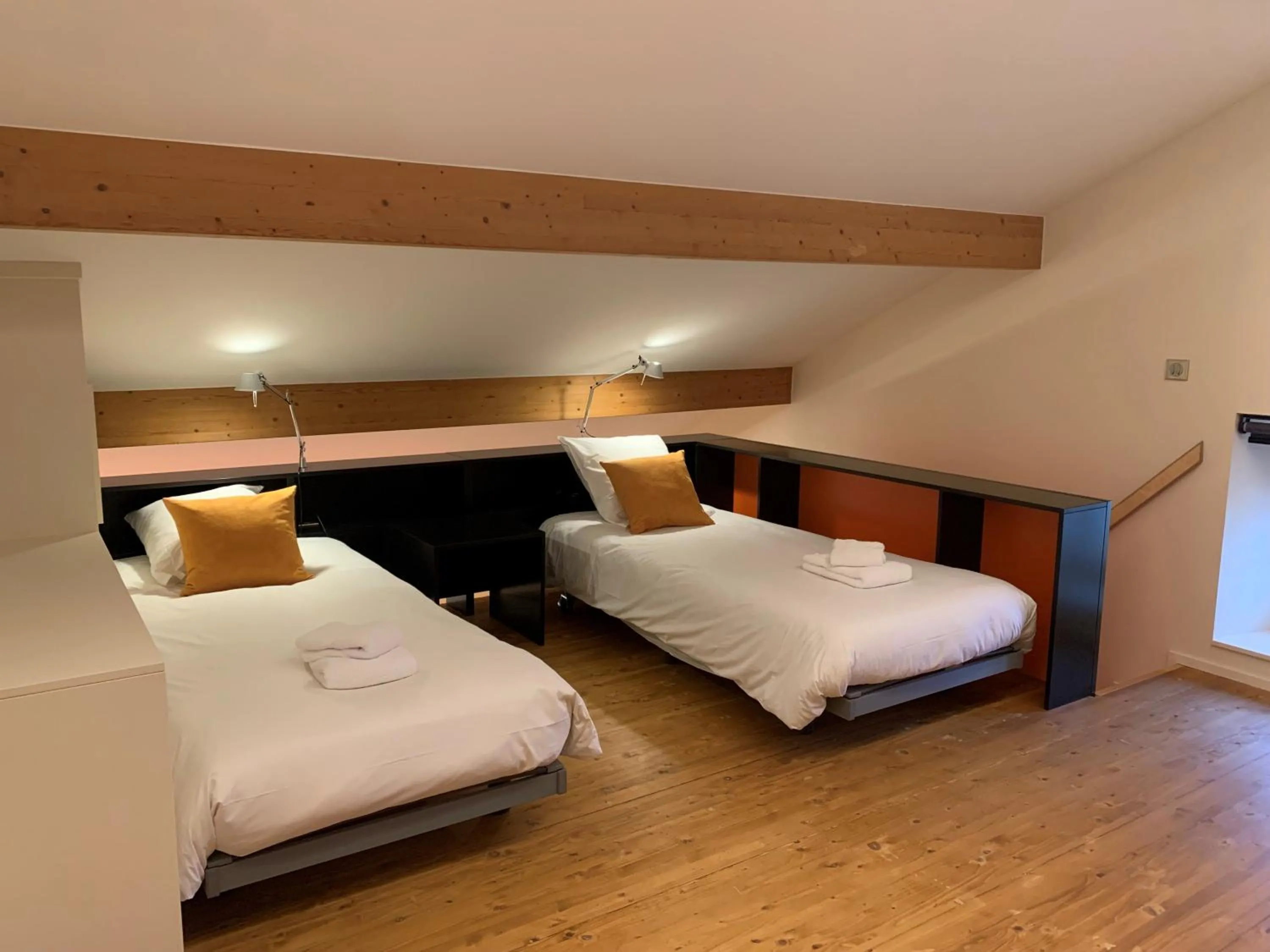 Photo of the whole room, Bed in Hôtel-Restaurant le Château de Besseuil, Mâcon Nord - Teritoria