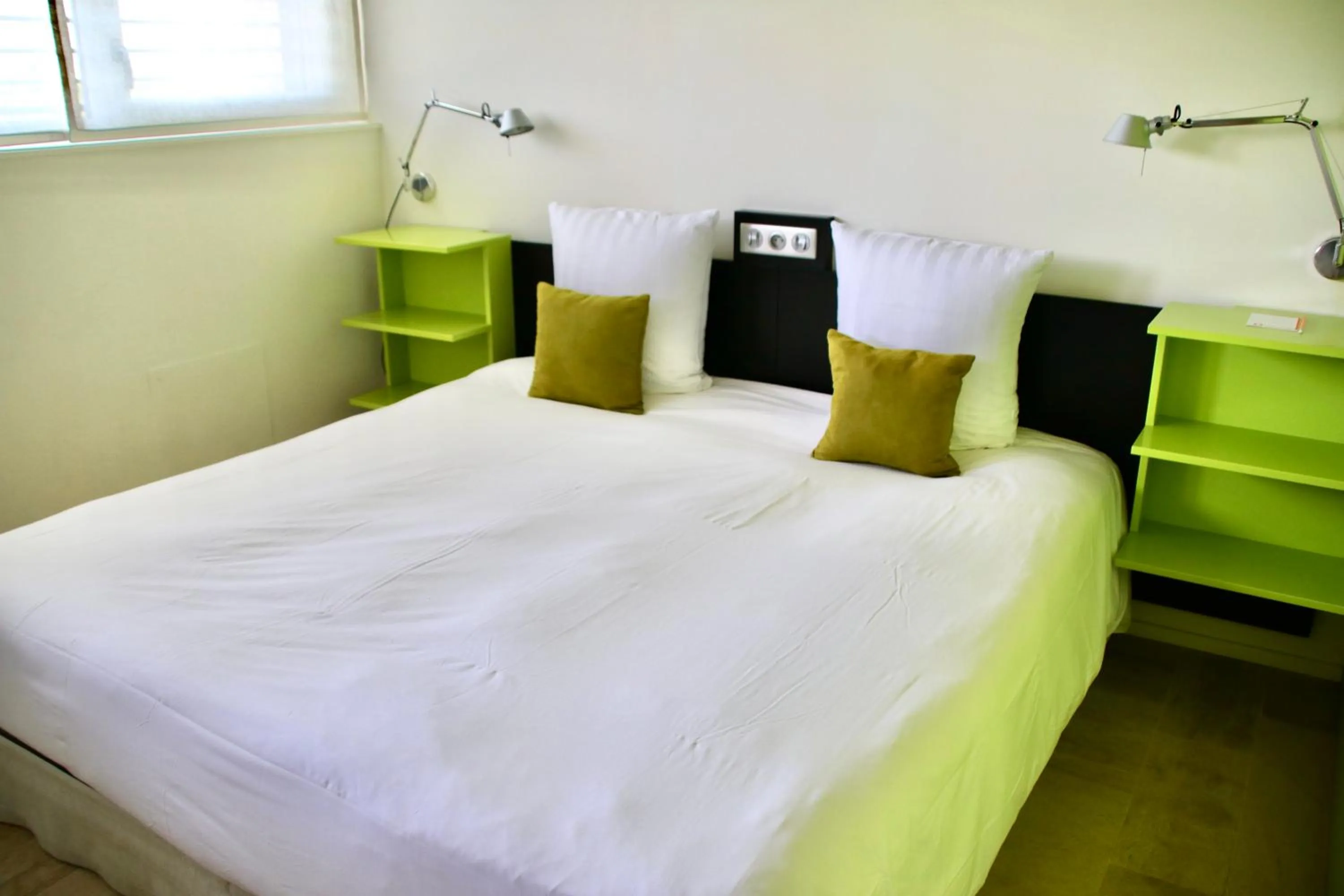 Bed in Hôtel-Restaurant le Château de Besseuil, Mâcon Nord - Teritoria