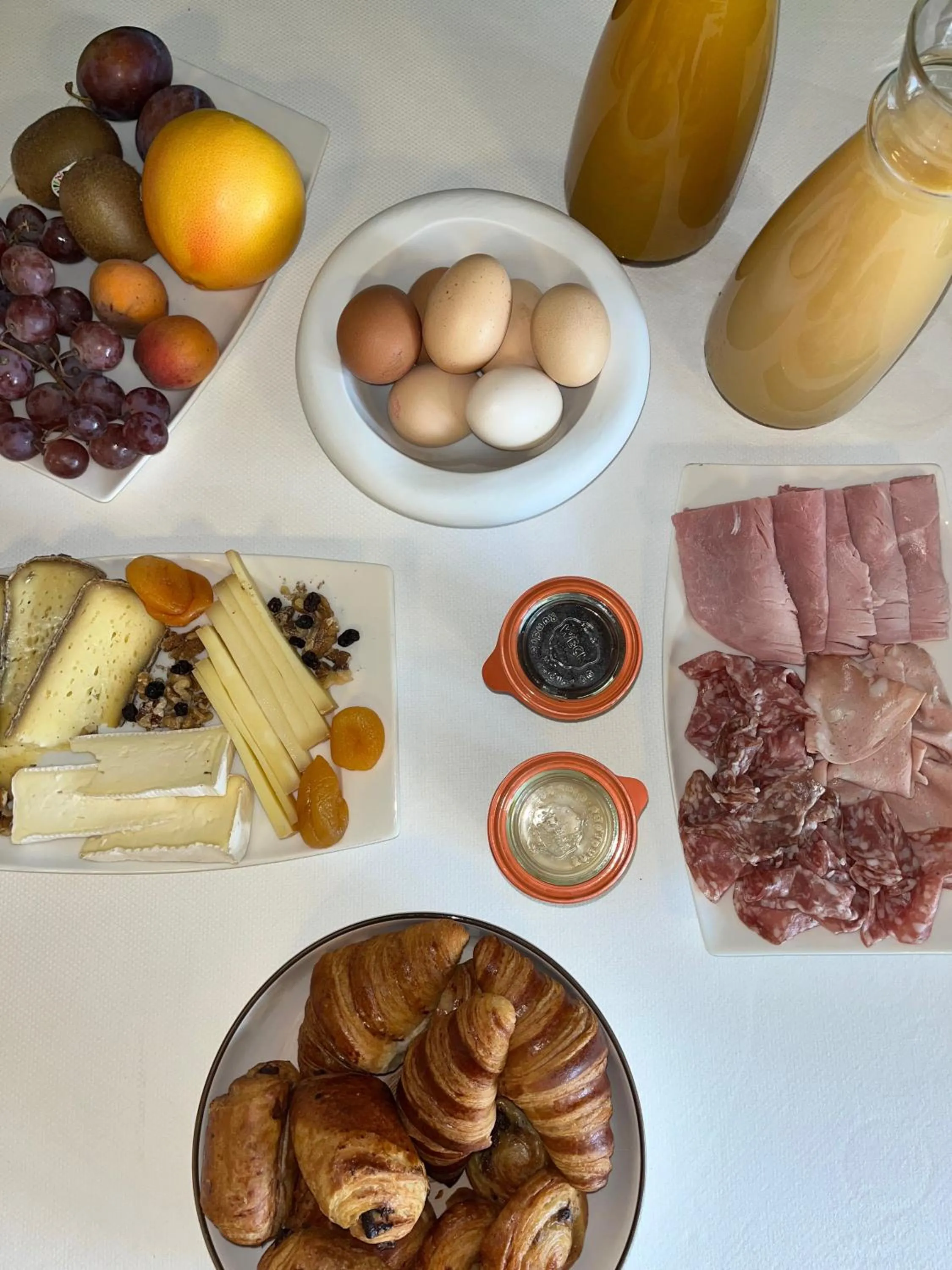 Property building in Hôtel-Restaurant le Château de Besseuil, Mâcon Nord - Teritoria