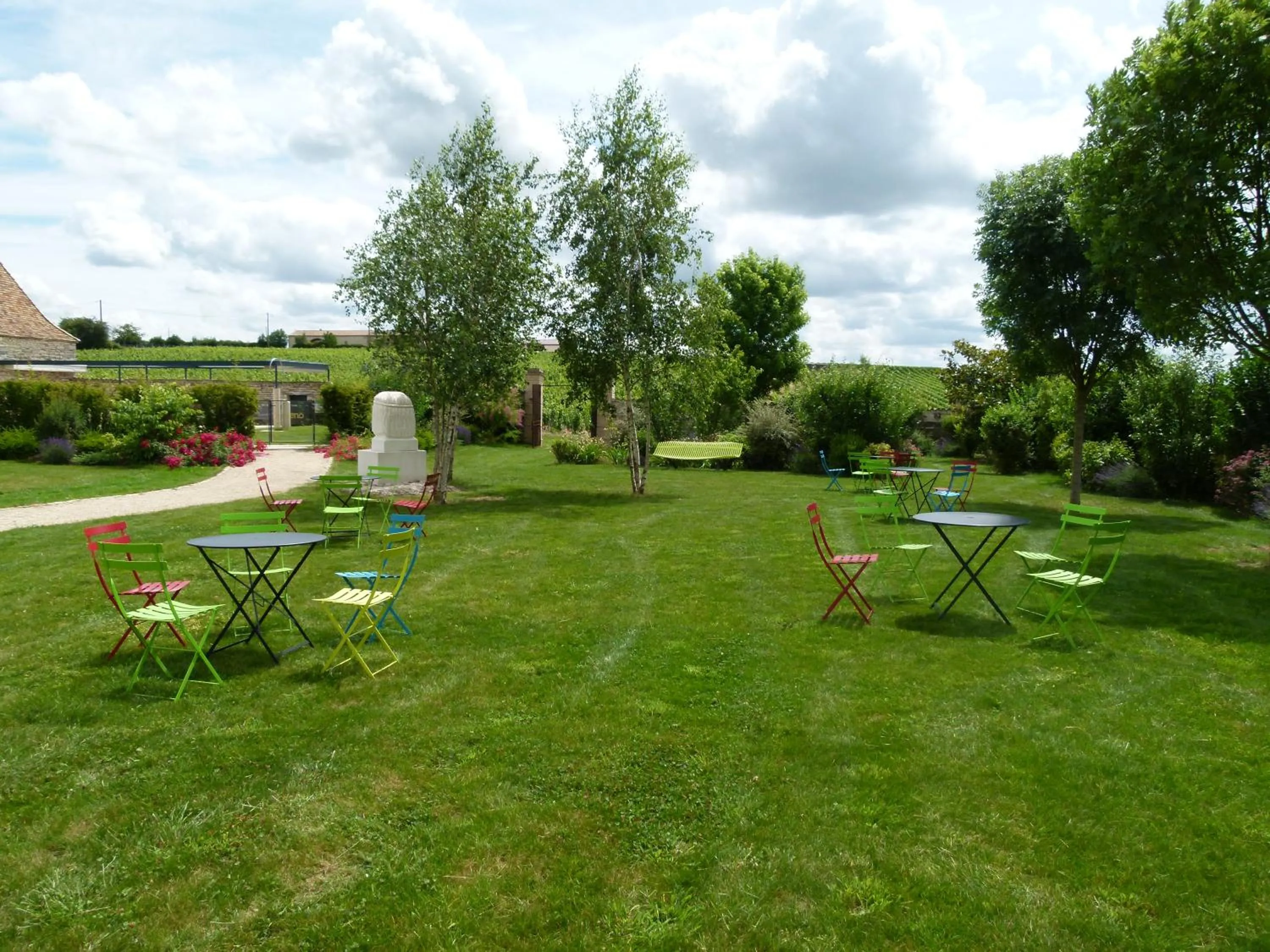 Garden in Hôtel-Restaurant le Château de Besseuil, Mâcon Nord - Teritoria