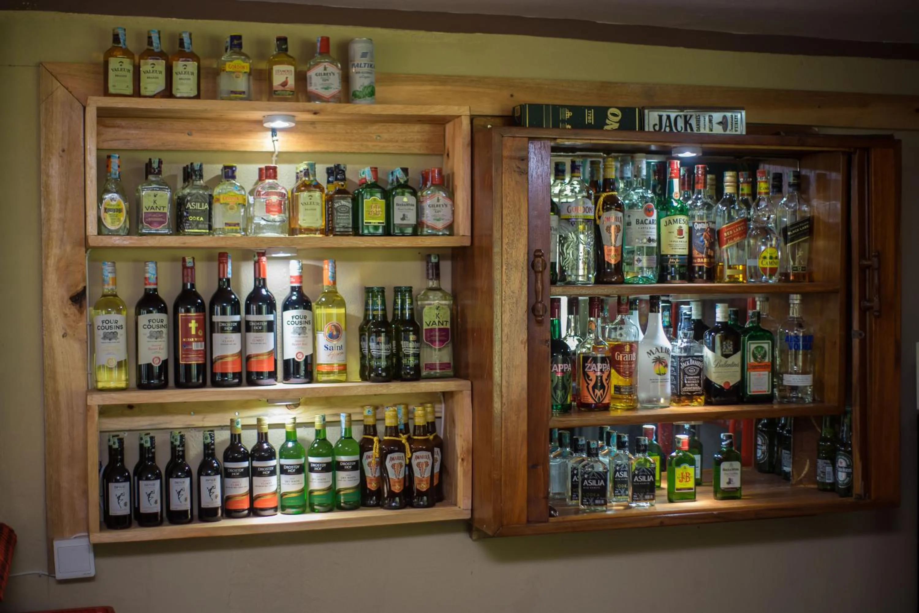 Lounge or bar in Arusha Giraffe Lodge