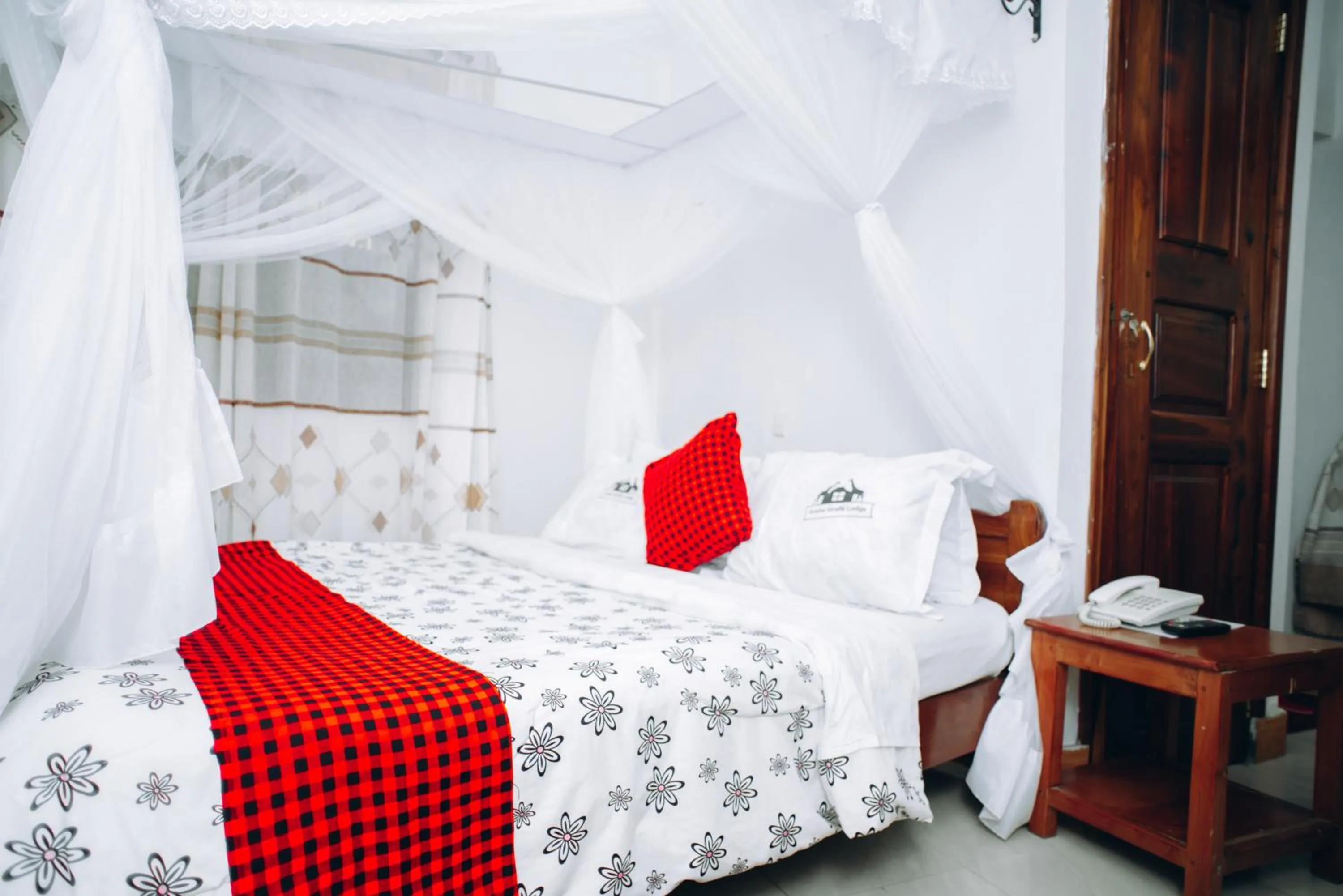 Bed in Arusha Giraffe Lodge