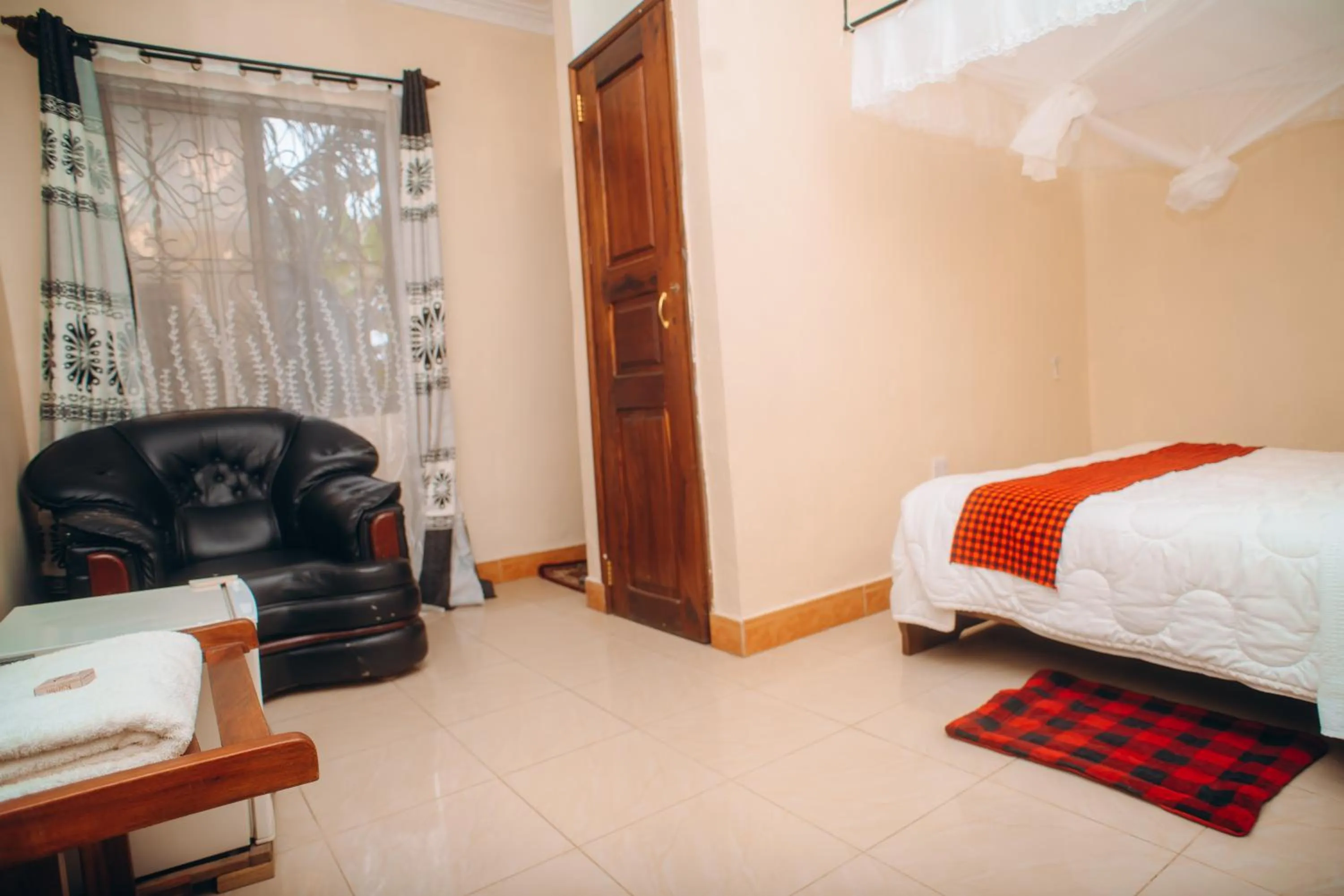 Bedroom, Bed in Arusha Giraffe Lodge