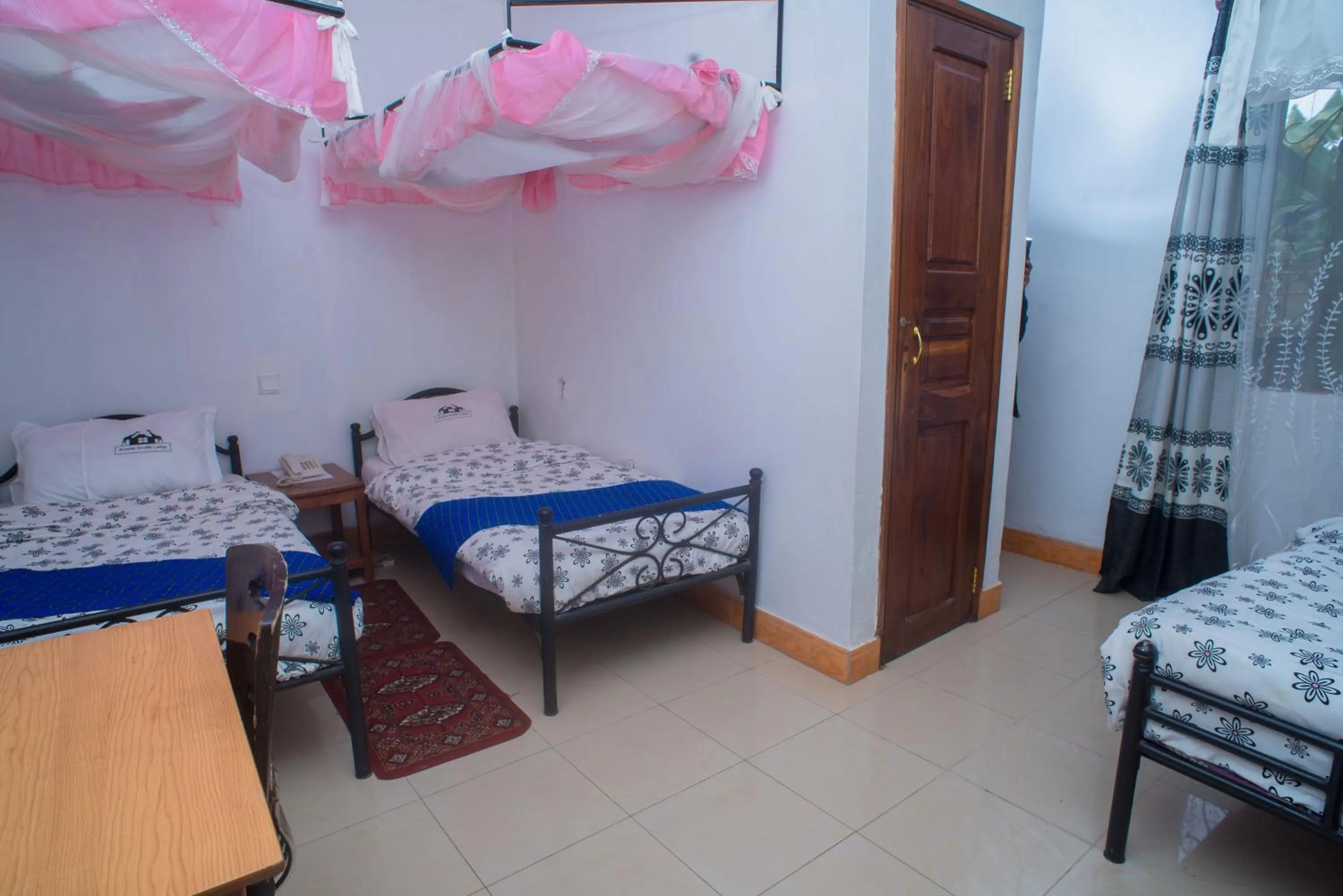 Bedroom, Bed in Arusha Giraffe Lodge