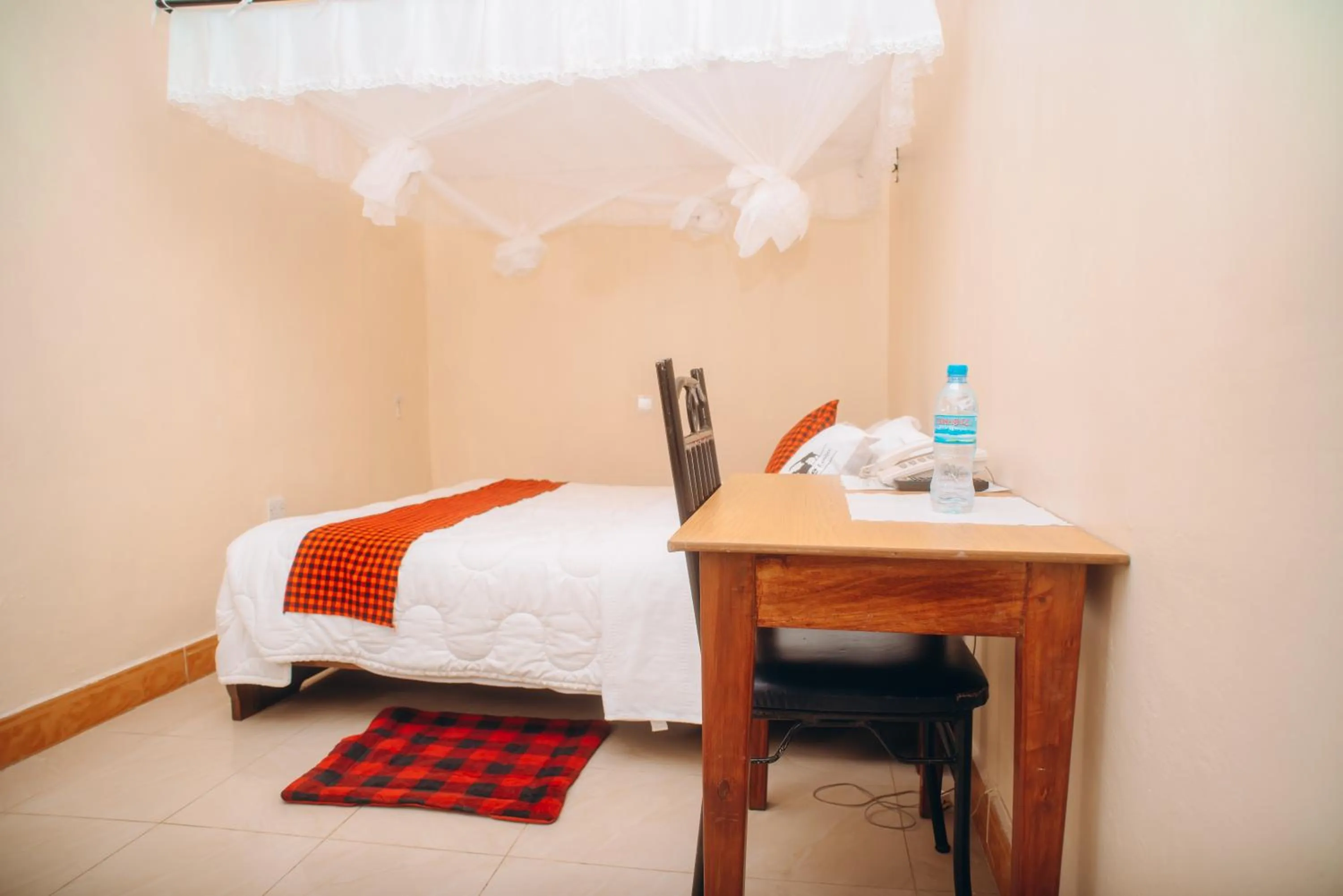 Bedroom, Bed in Arusha Giraffe Lodge
