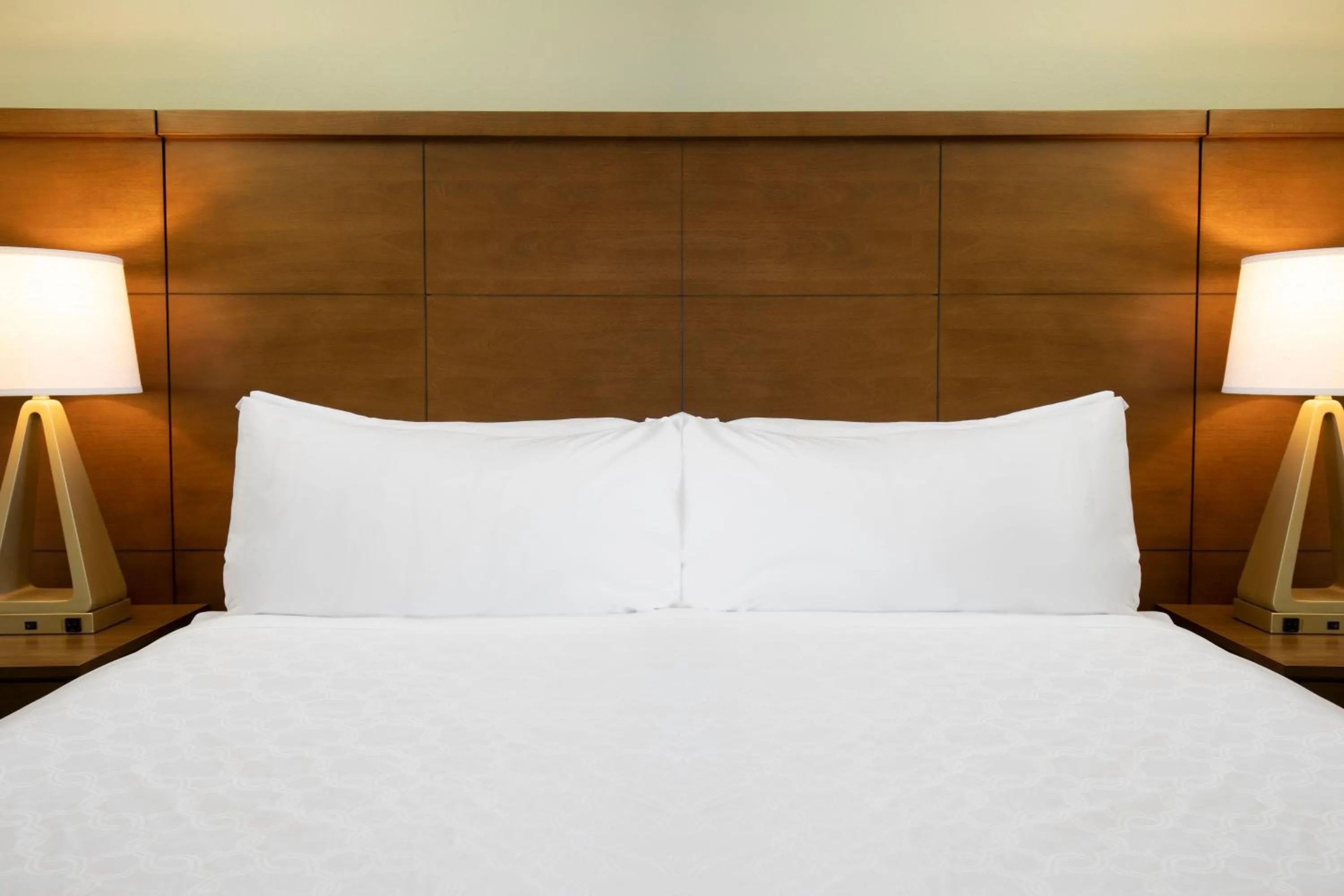 Photo of the whole room, Bed in Staybridge Suites Reno Nevada by IHG