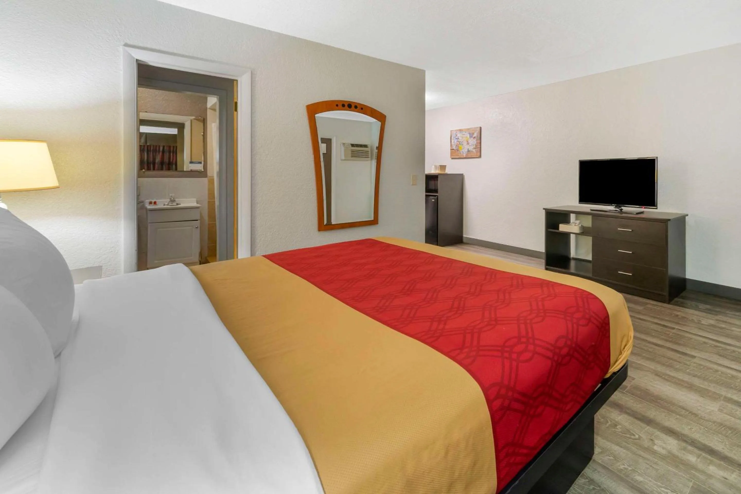 Bedroom, Bed in Fort Lauderdale Gardens Inn & Suites Ft Lauderdale International Airport