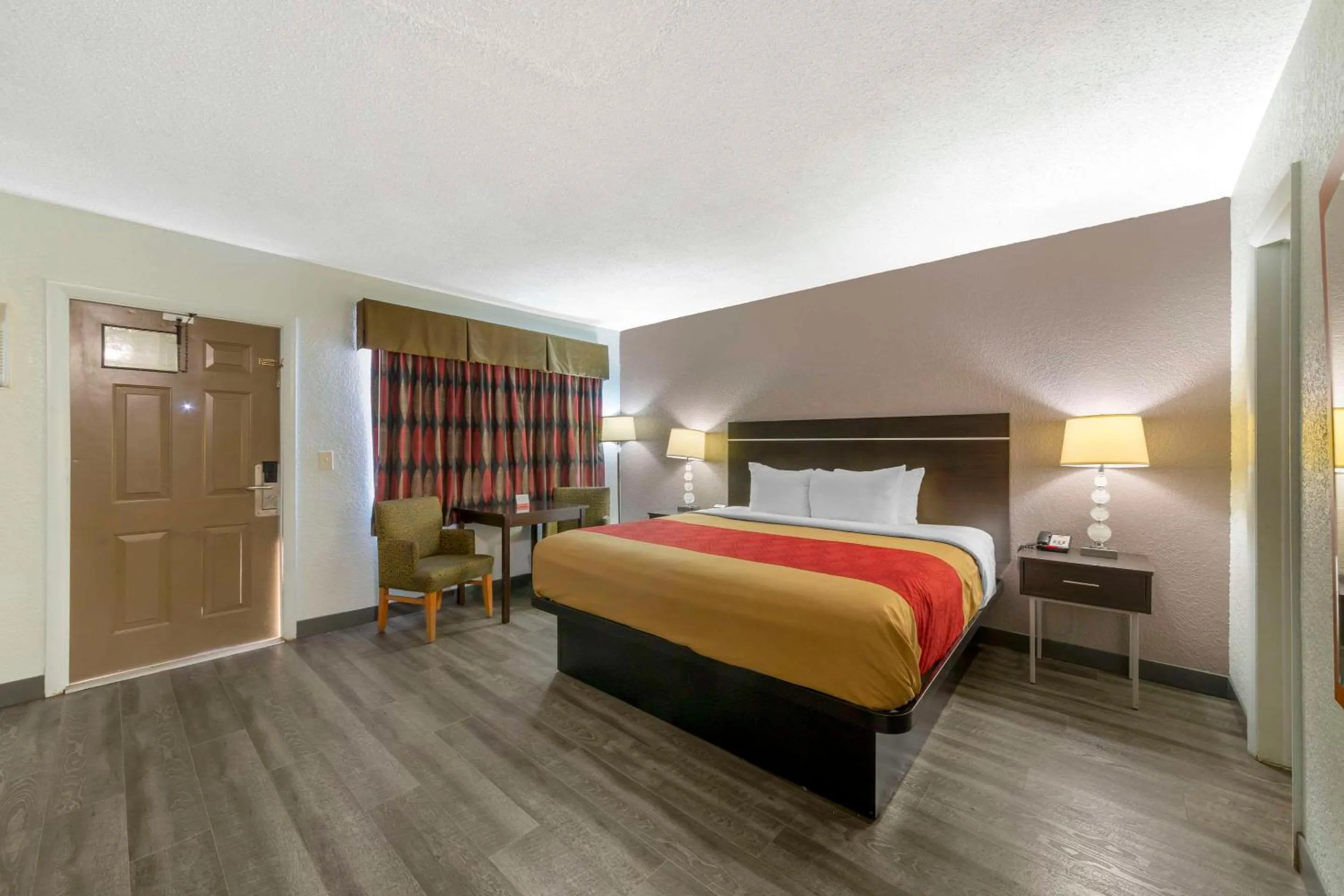 Bedroom, Bed in Fort Lauderdale Gardens Inn & Suites Ft Lauderdale International Airport