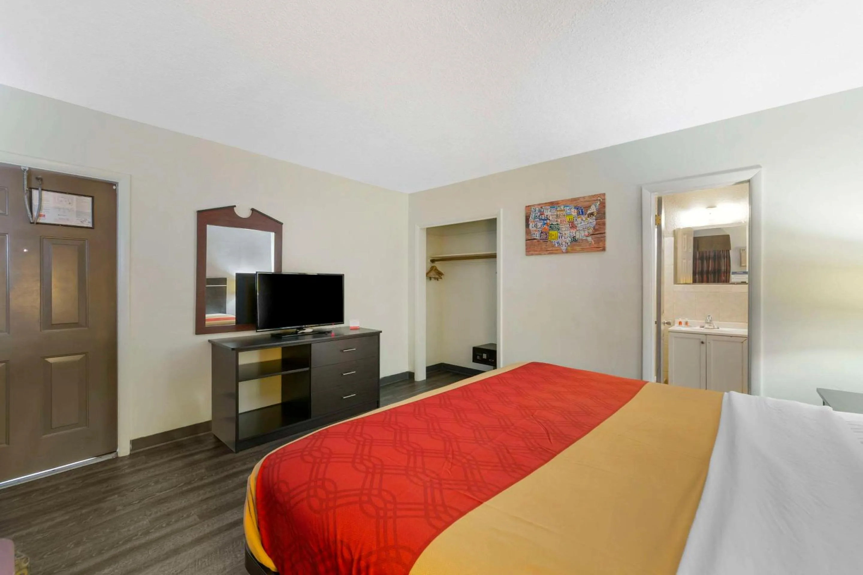 Bedroom, Bed in Fort Lauderdale Gardens Inn & Suites Ft Lauderdale International Airport
