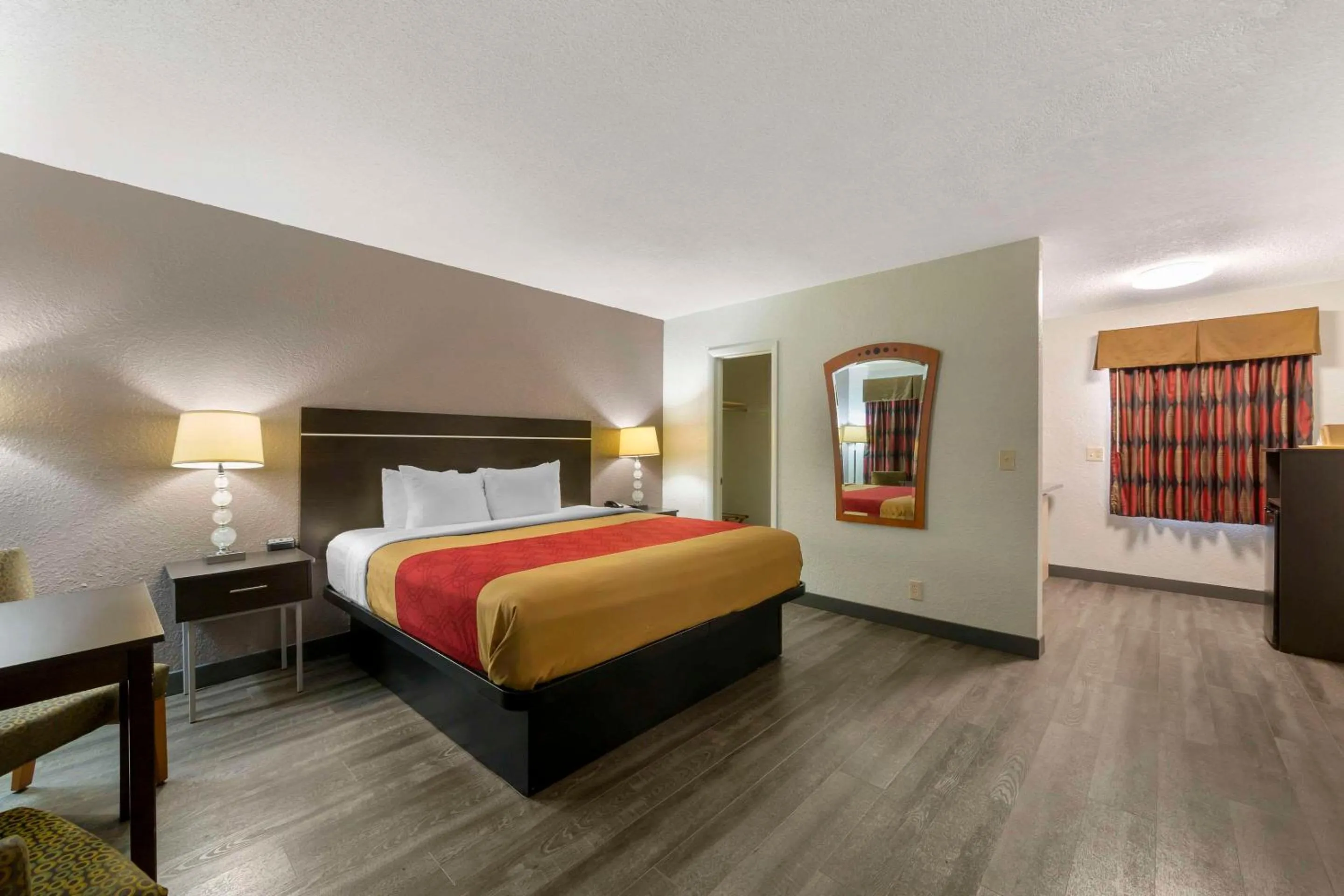 Bedroom, Bed in Fort Lauderdale Gardens Inn & Suites Ft Lauderdale International Airport