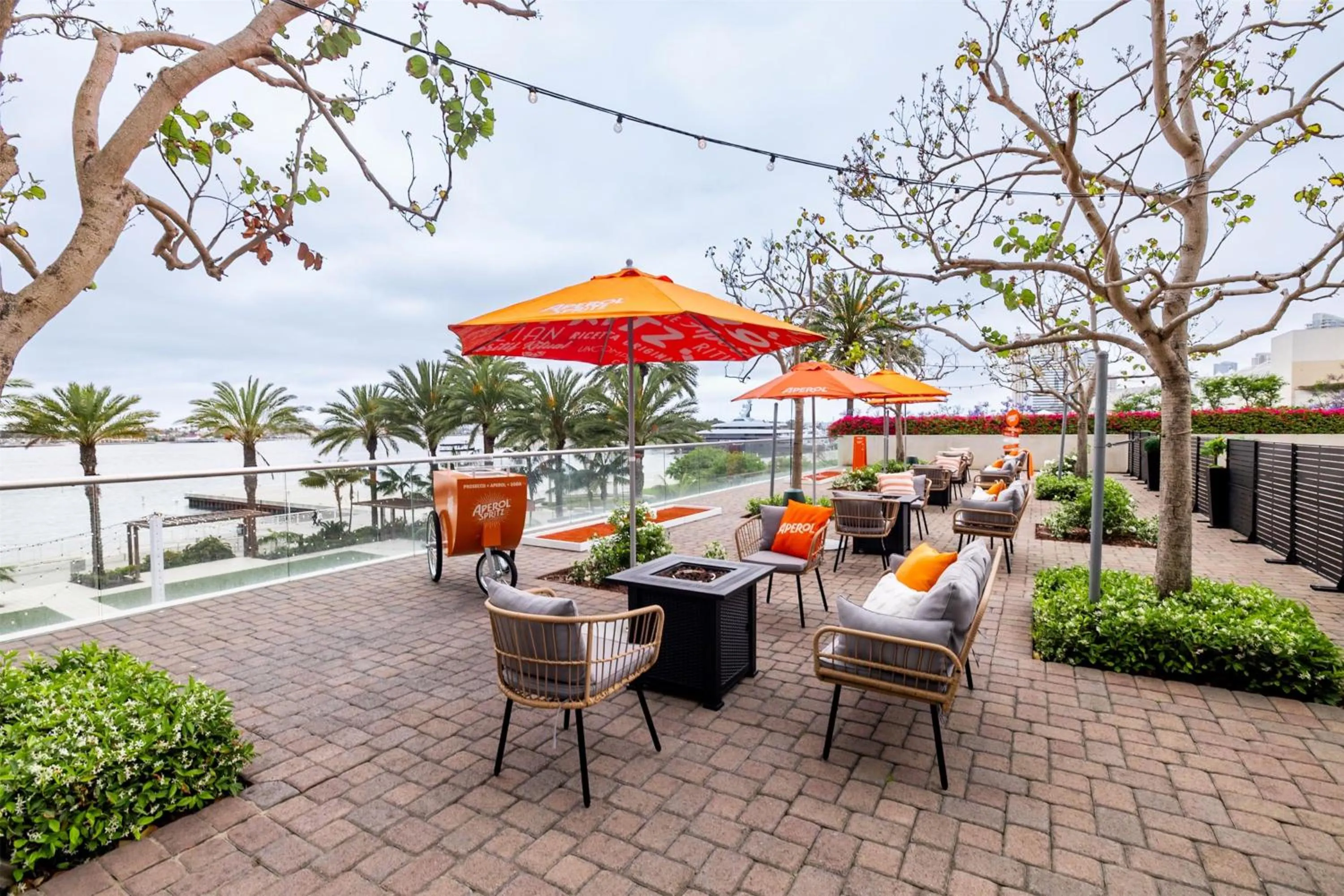 Restaurant/places to eat in Hilton San Diego Bayfront