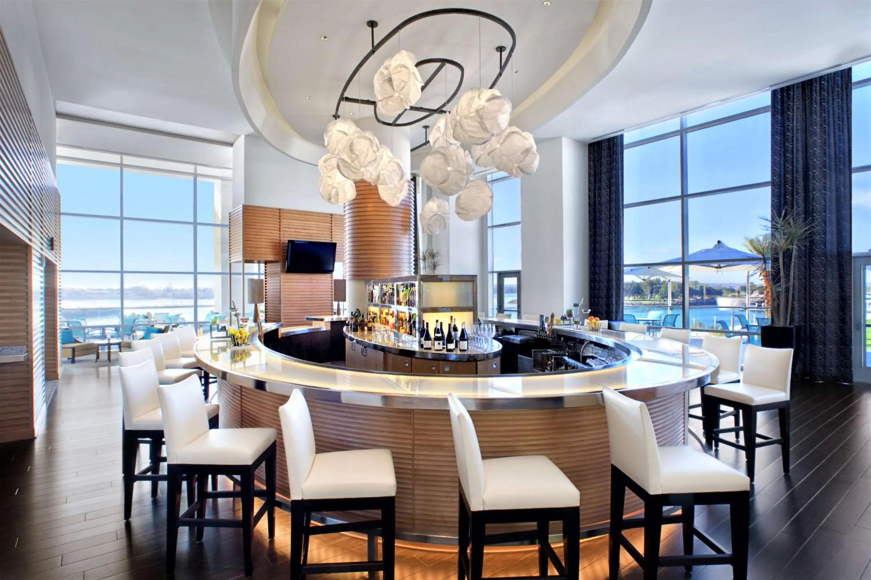 Lounge or bar in Hilton San Diego Bayfront