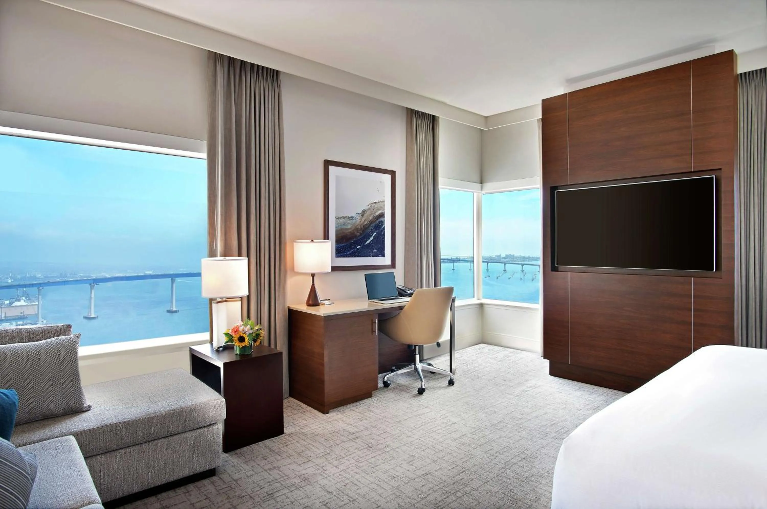 Bedroom, Bed in Hilton San Diego Bayfront