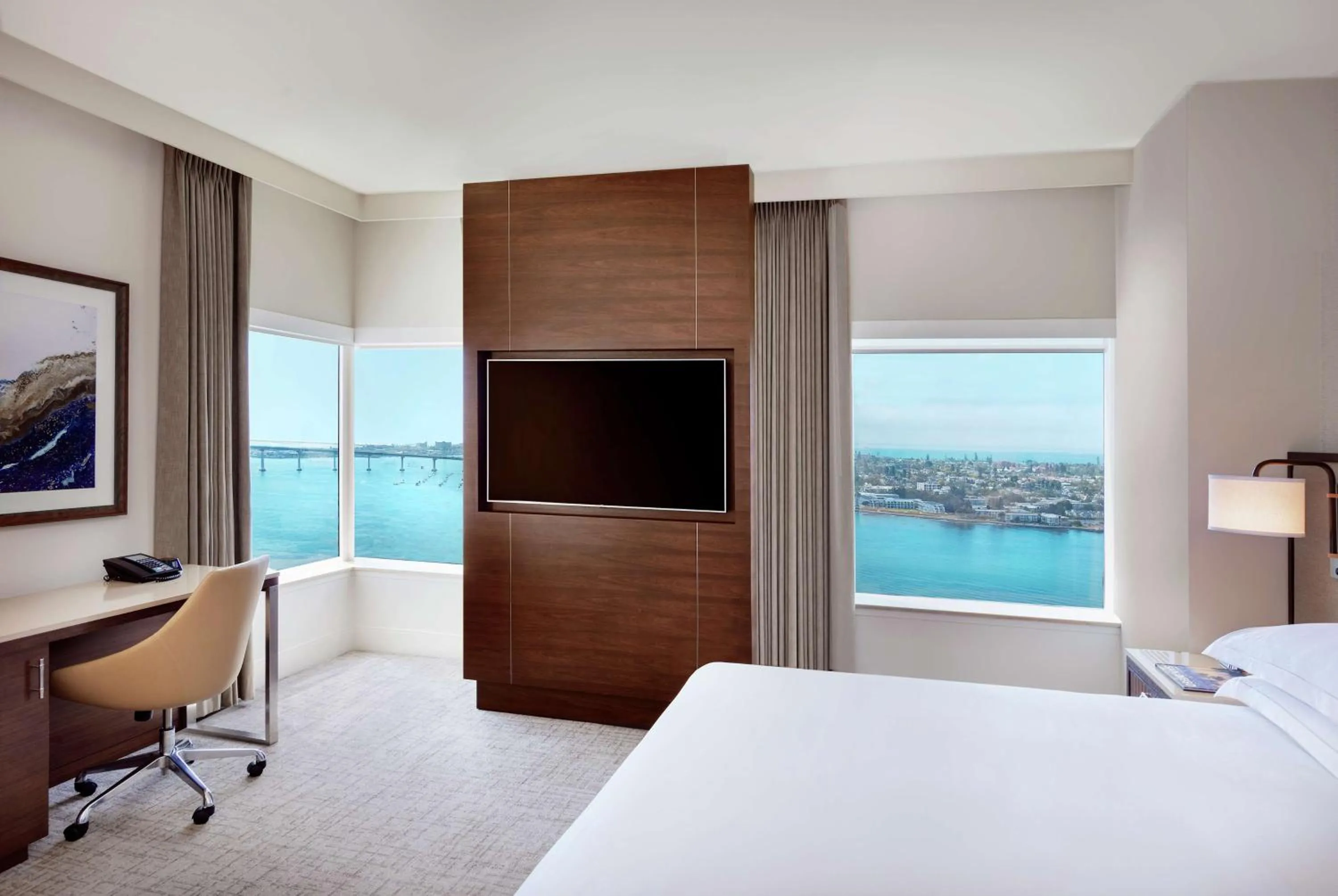 Bedroom, Bed in Hilton San Diego Bayfront