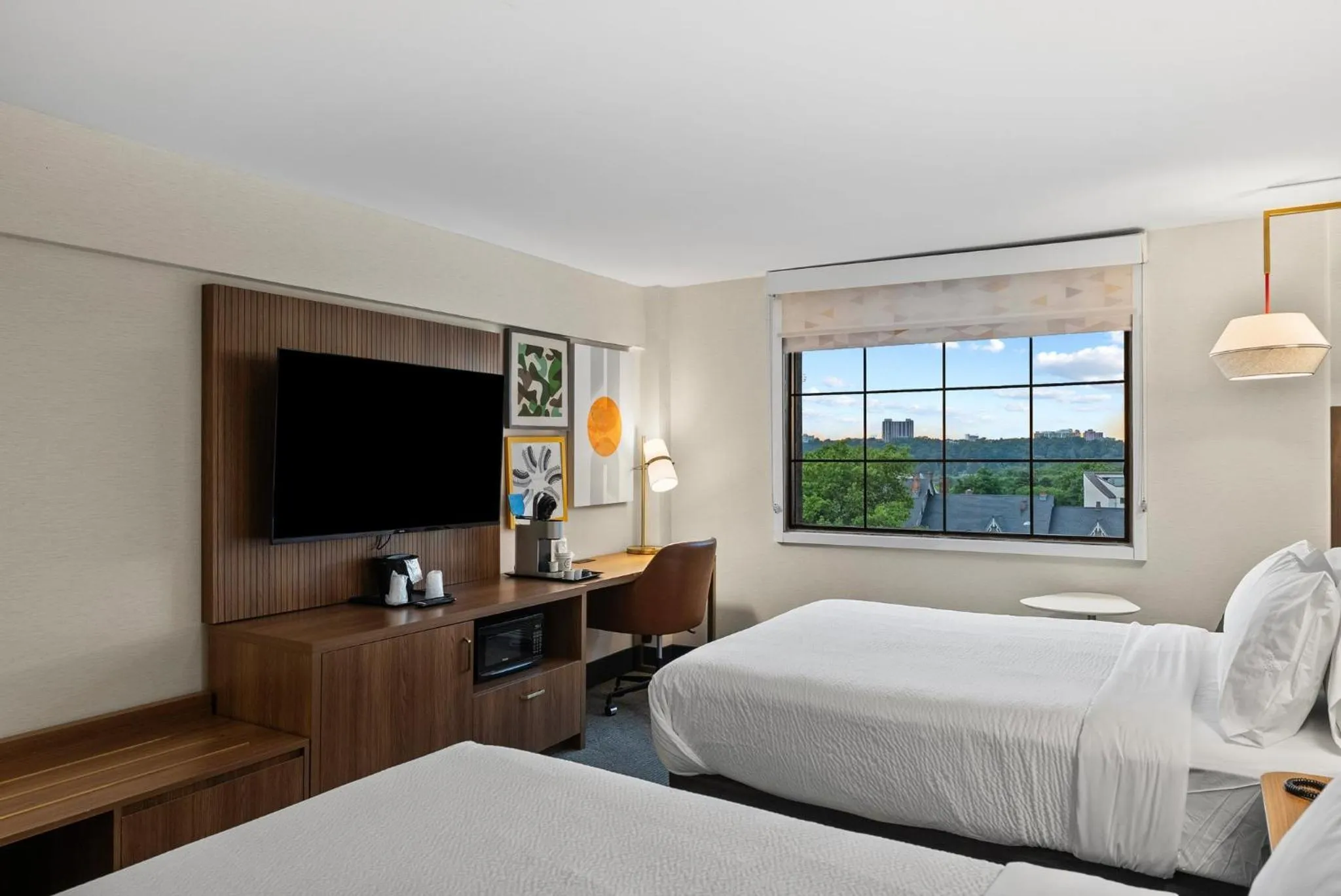 Photo of the whole room, Bed in Holiday Inn Niagara Falls State Park Entry by IHG