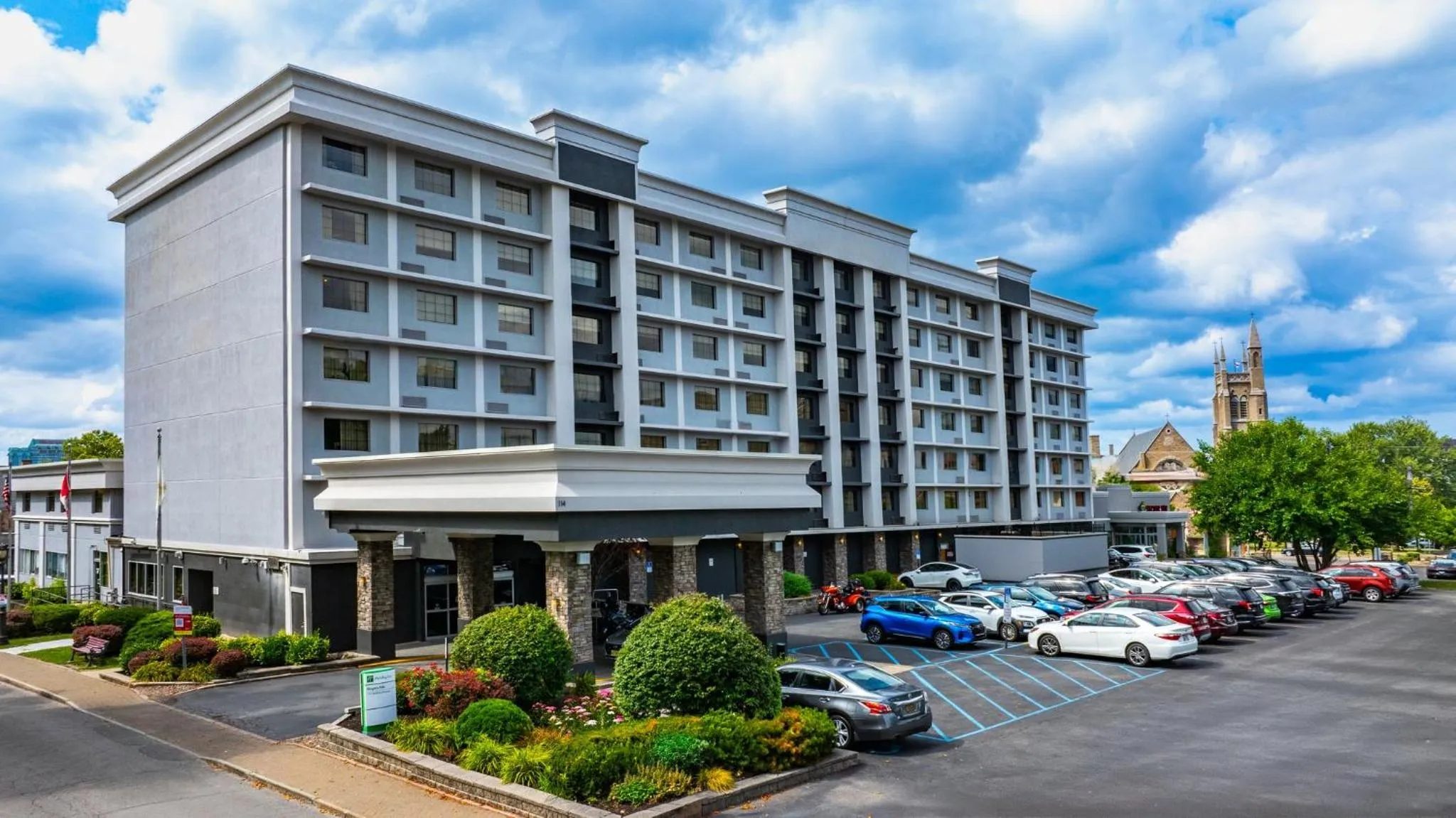 Property building in Holiday Inn Niagara Falls State Park Entry by IHG