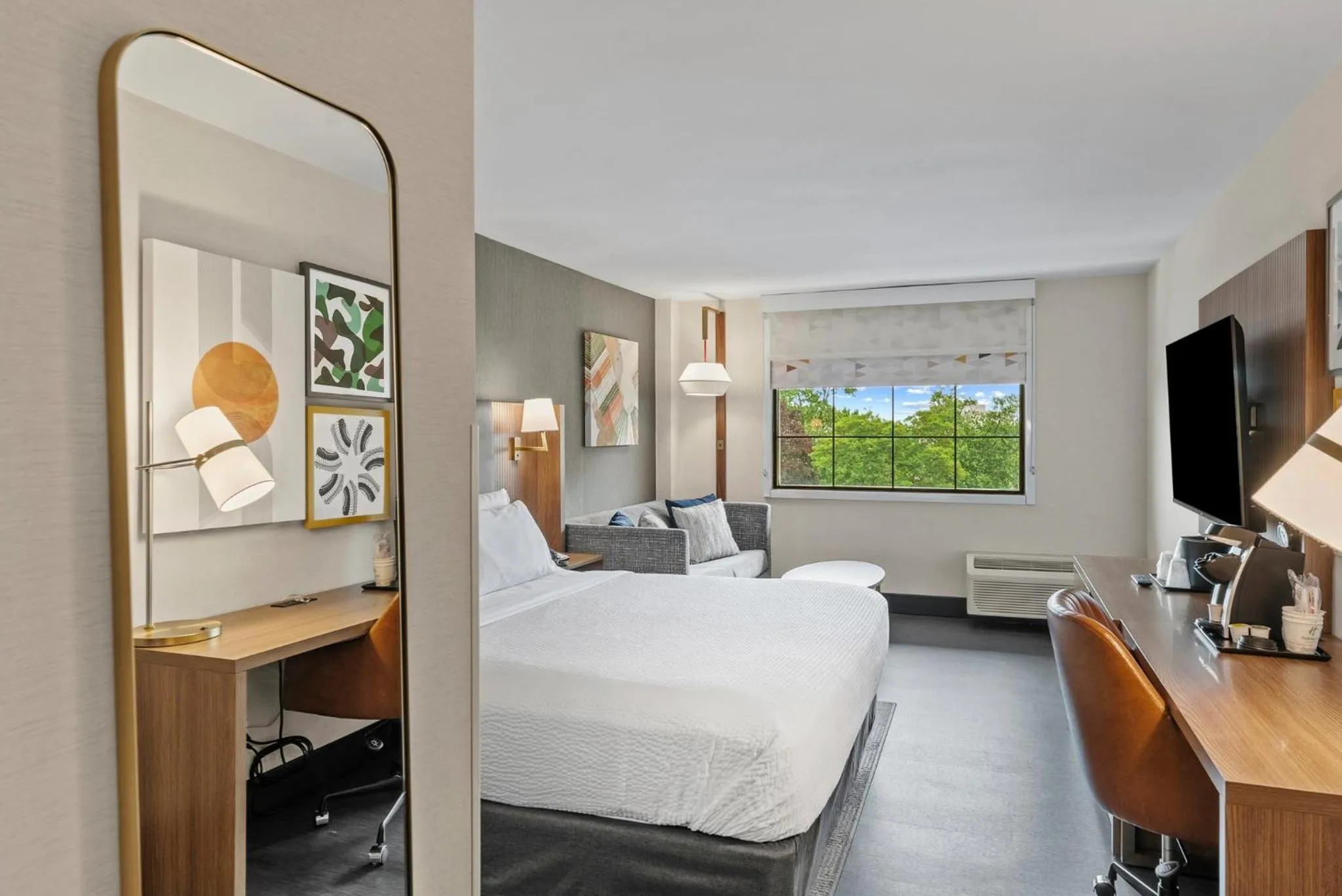 Photo of the whole room, Bed in Holiday Inn Niagara Falls State Park Entry by IHG