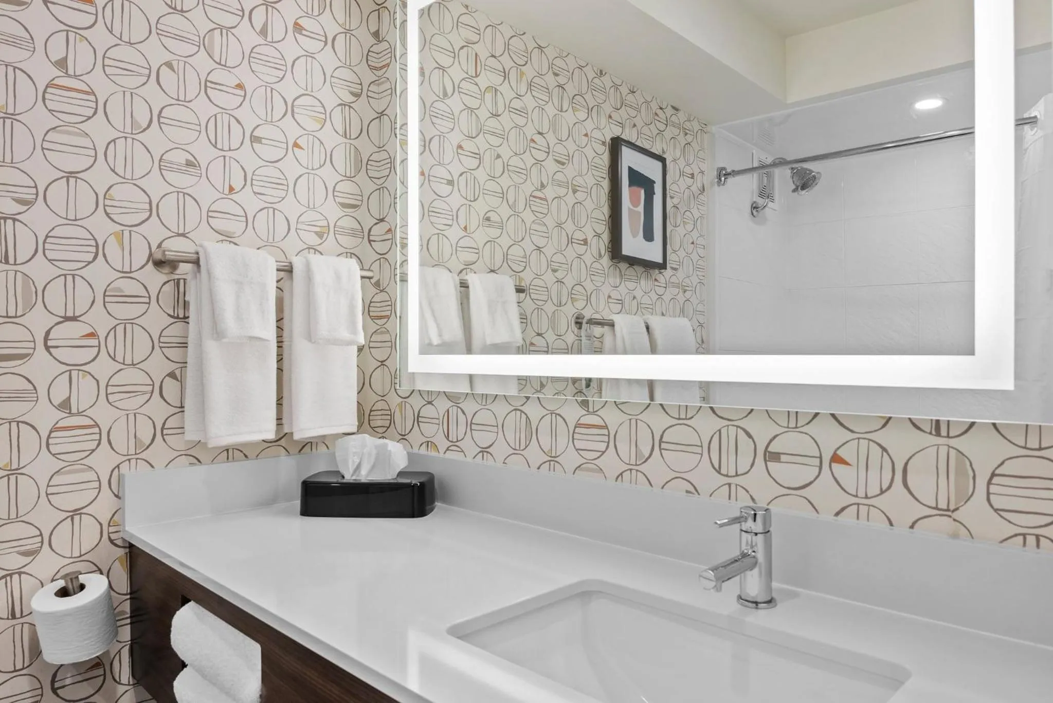 Photo of the whole room in Holiday Inn Niagara Falls State Park Entry by IHG