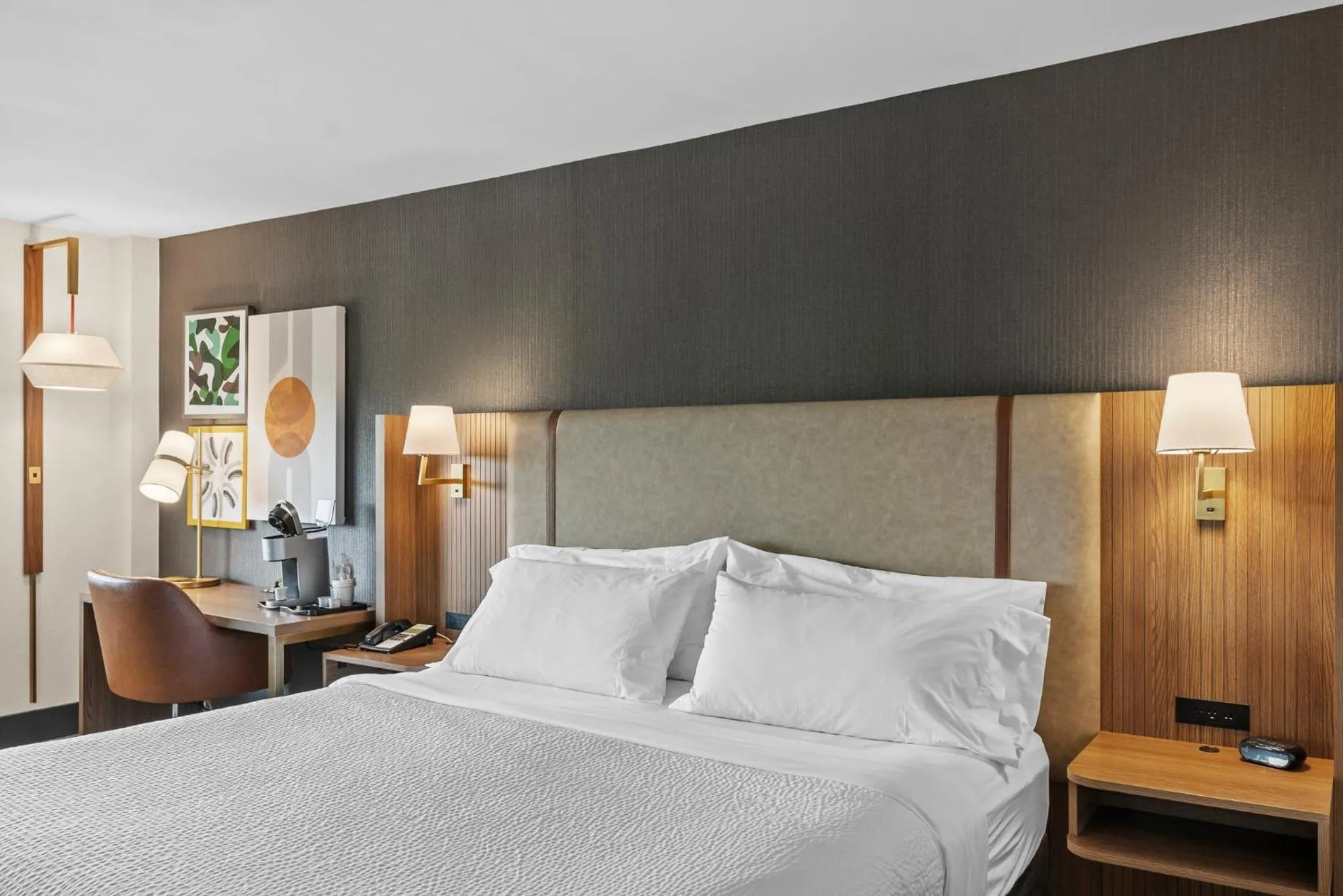 Photo of the whole room, Bed in Holiday Inn Niagara Falls State Park Entry by IHG