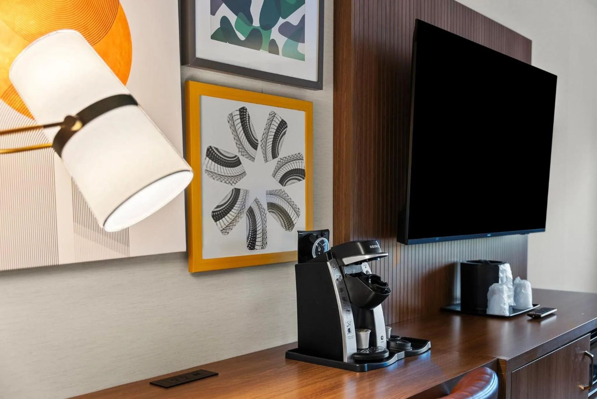 Photo of the whole room in Holiday Inn Niagara Falls State Park Entry by IHG