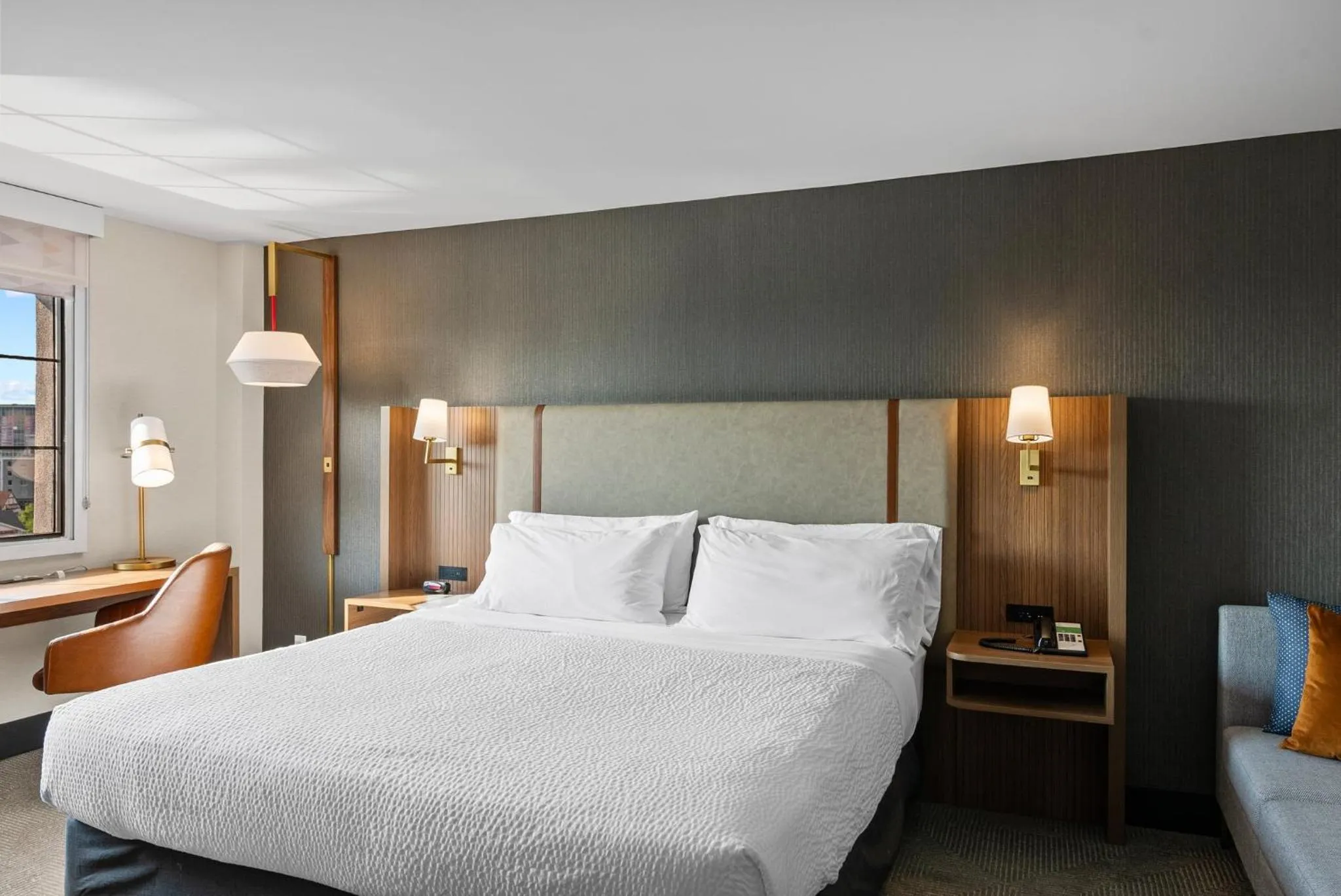 Photo of the whole room, Bed in Holiday Inn Niagara Falls State Park Entry by IHG