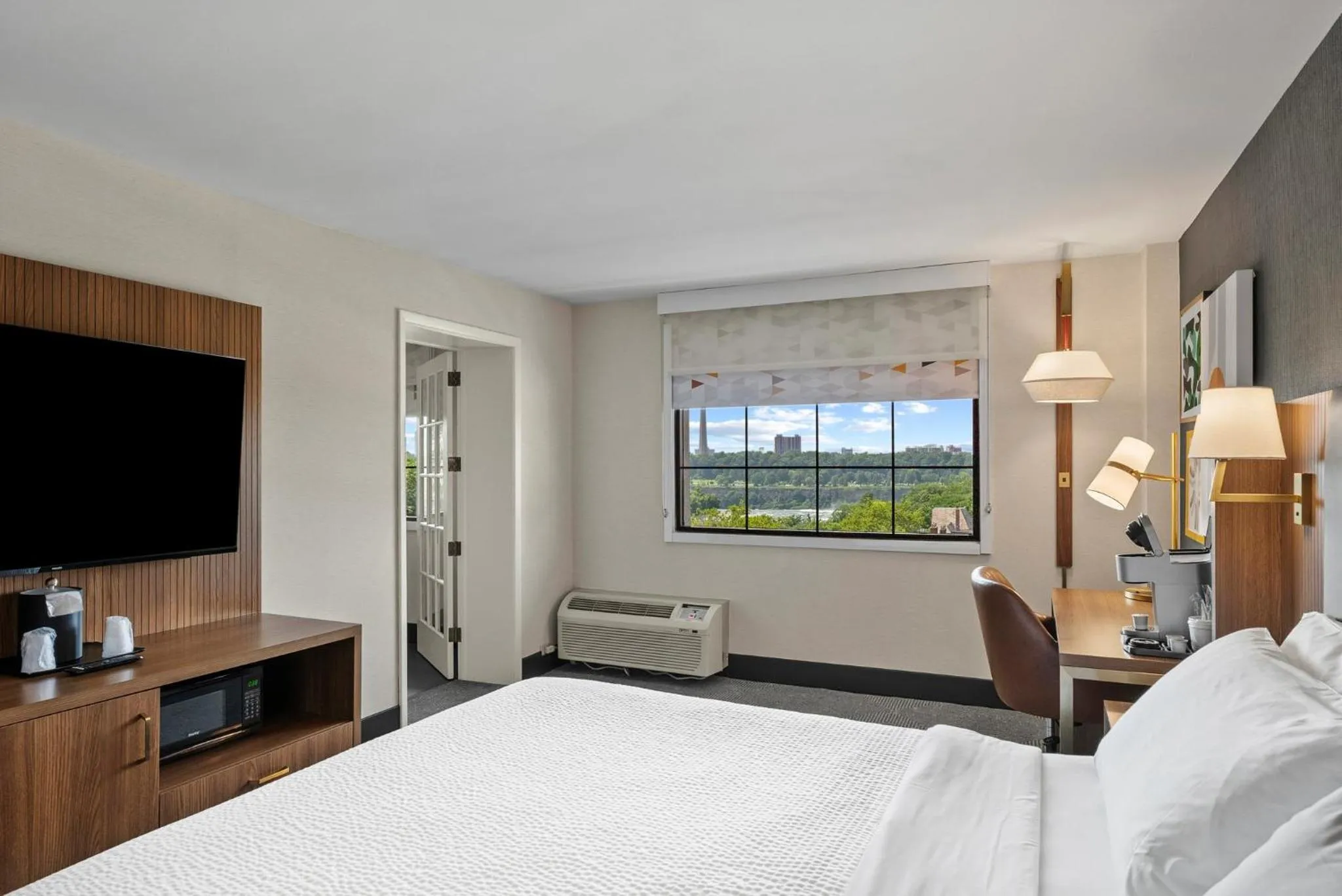 Photo of the whole room, Bed in Holiday Inn Niagara Falls State Park Entry by IHG