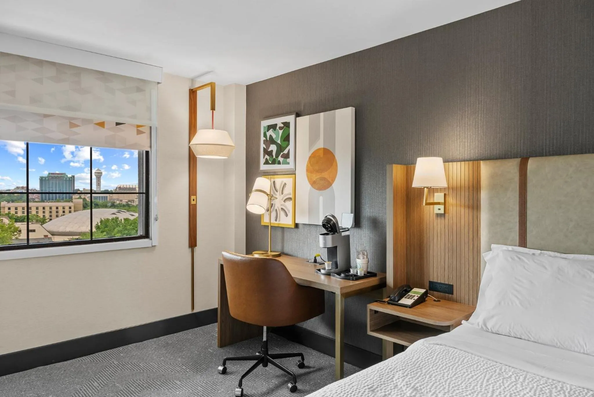 Photo of the whole room, Bed in Holiday Inn Niagara Falls State Park Entry by IHG