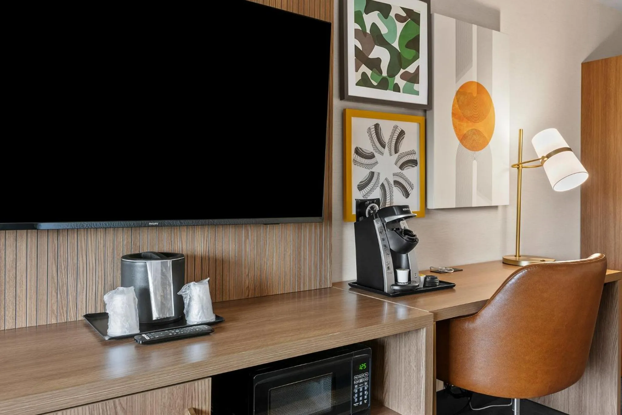 Photo of the whole room in Holiday Inn Niagara Falls State Park Entry by IHG