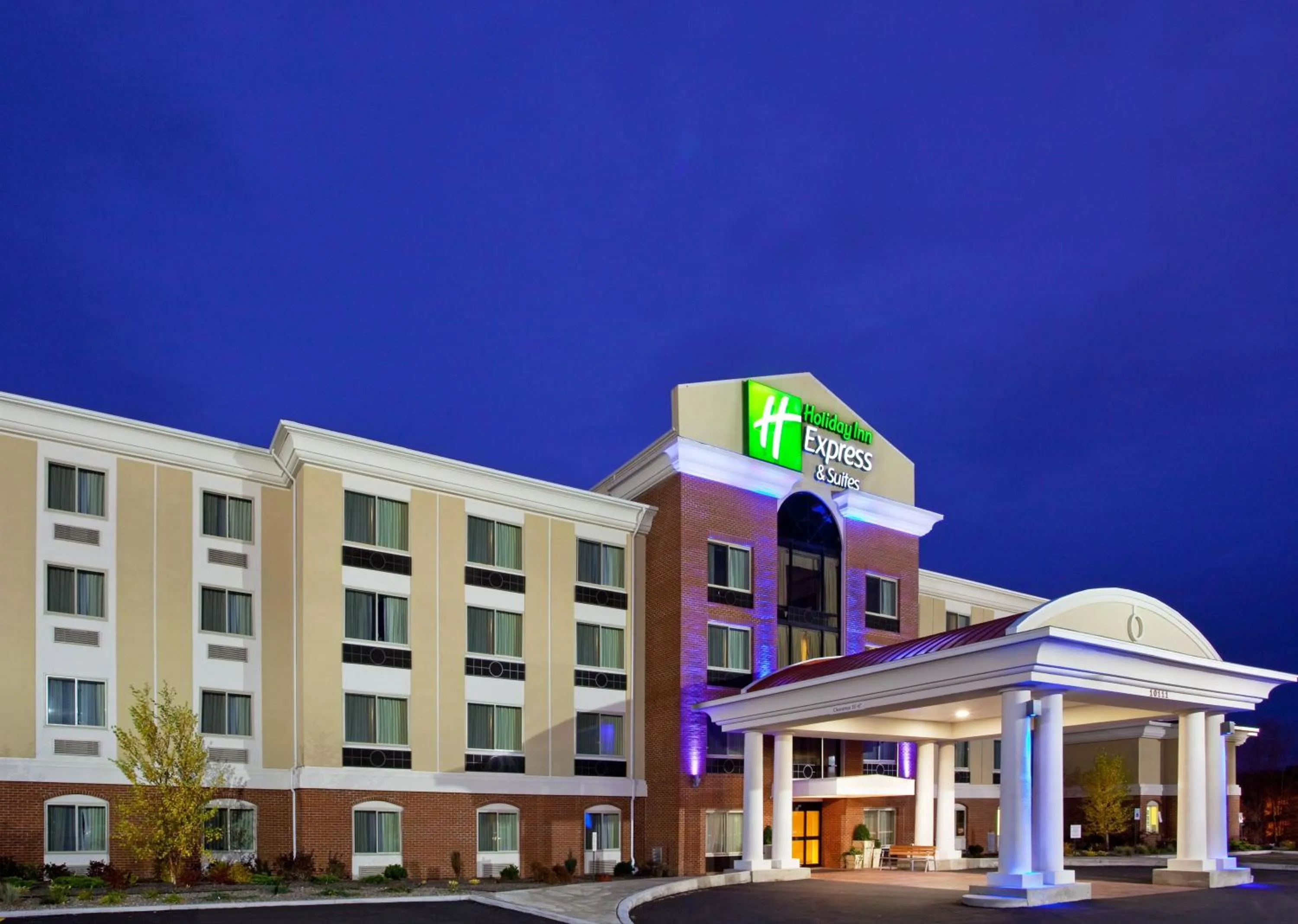 Property building in Holiday Inn Express & Suites Niagara Falls by IHG