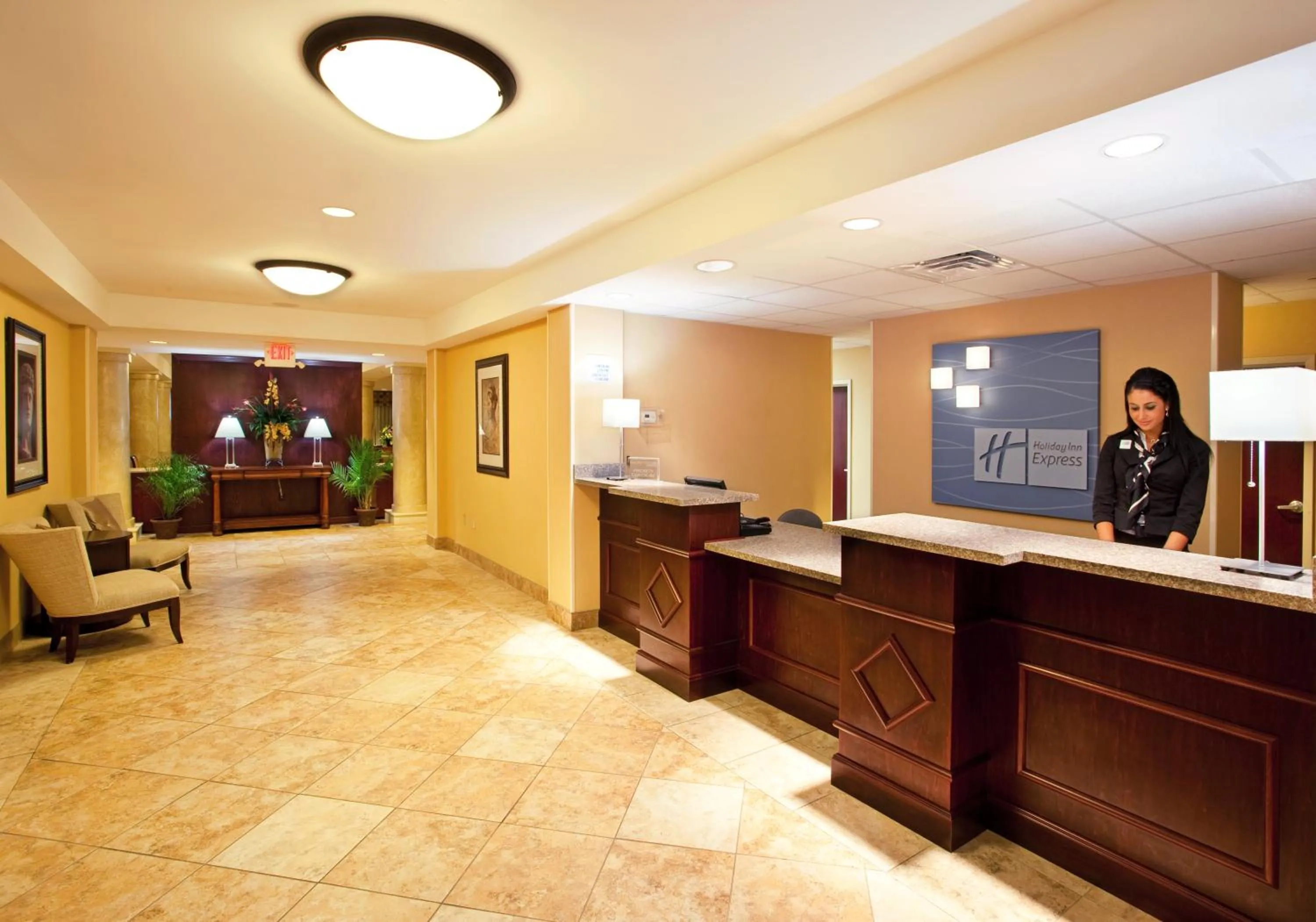 Lobby or reception in Holiday Inn Express & Suites Niagara Falls by IHG