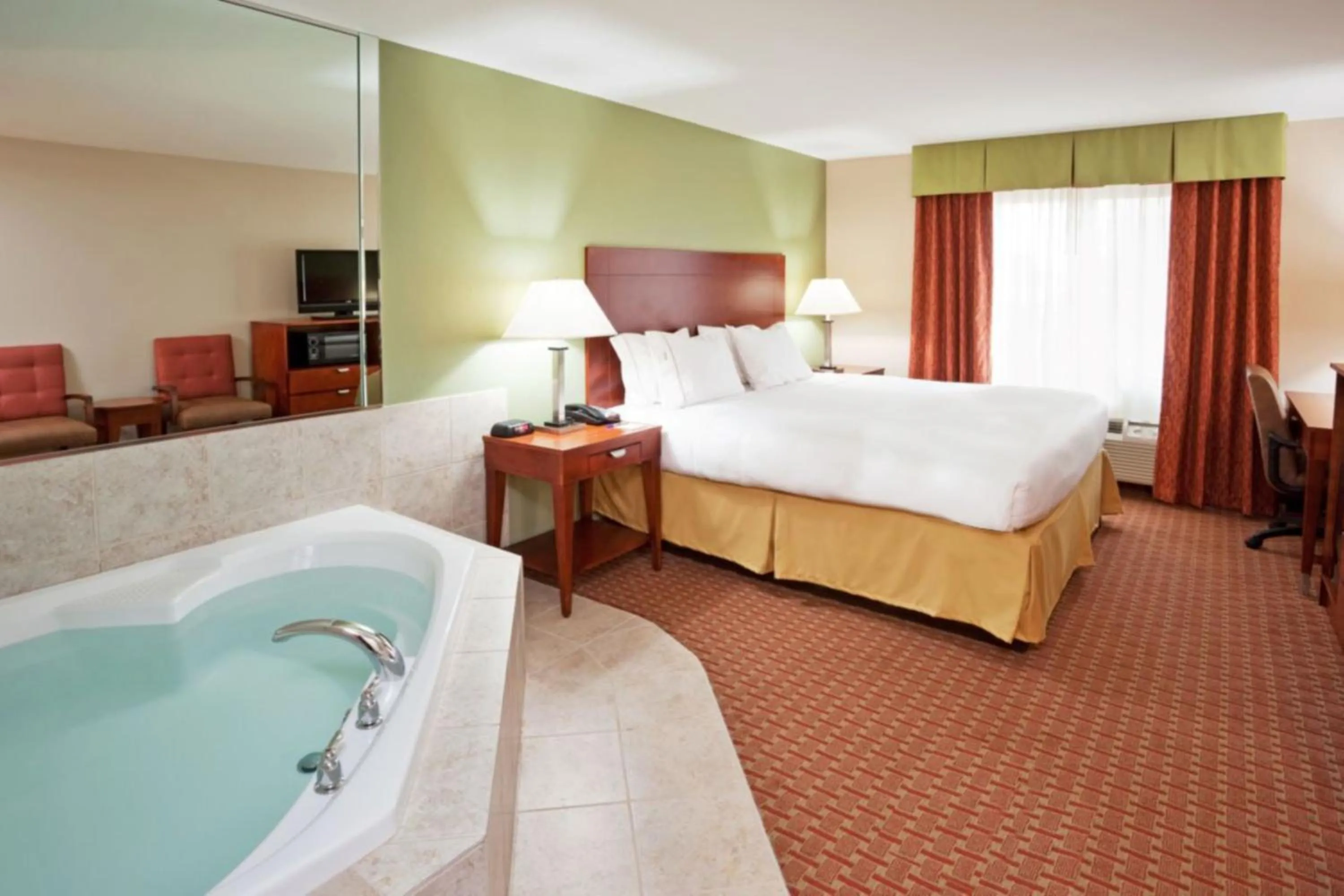 Photo of the whole room, Bed in Holiday Inn Express & Suites Niagara Falls by IHG