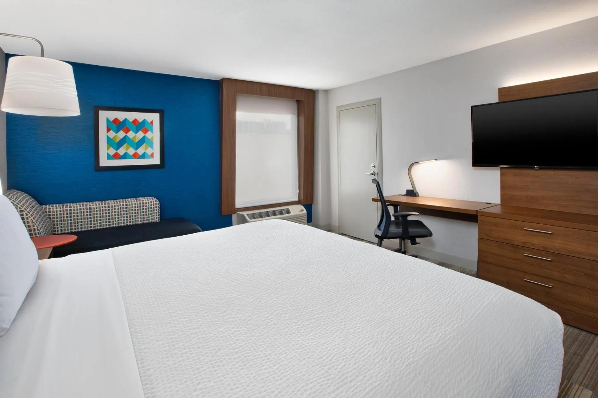 Photo of the whole room, Bed in Holiday Inn Express Nashville-Downtown - Broadway by IHG