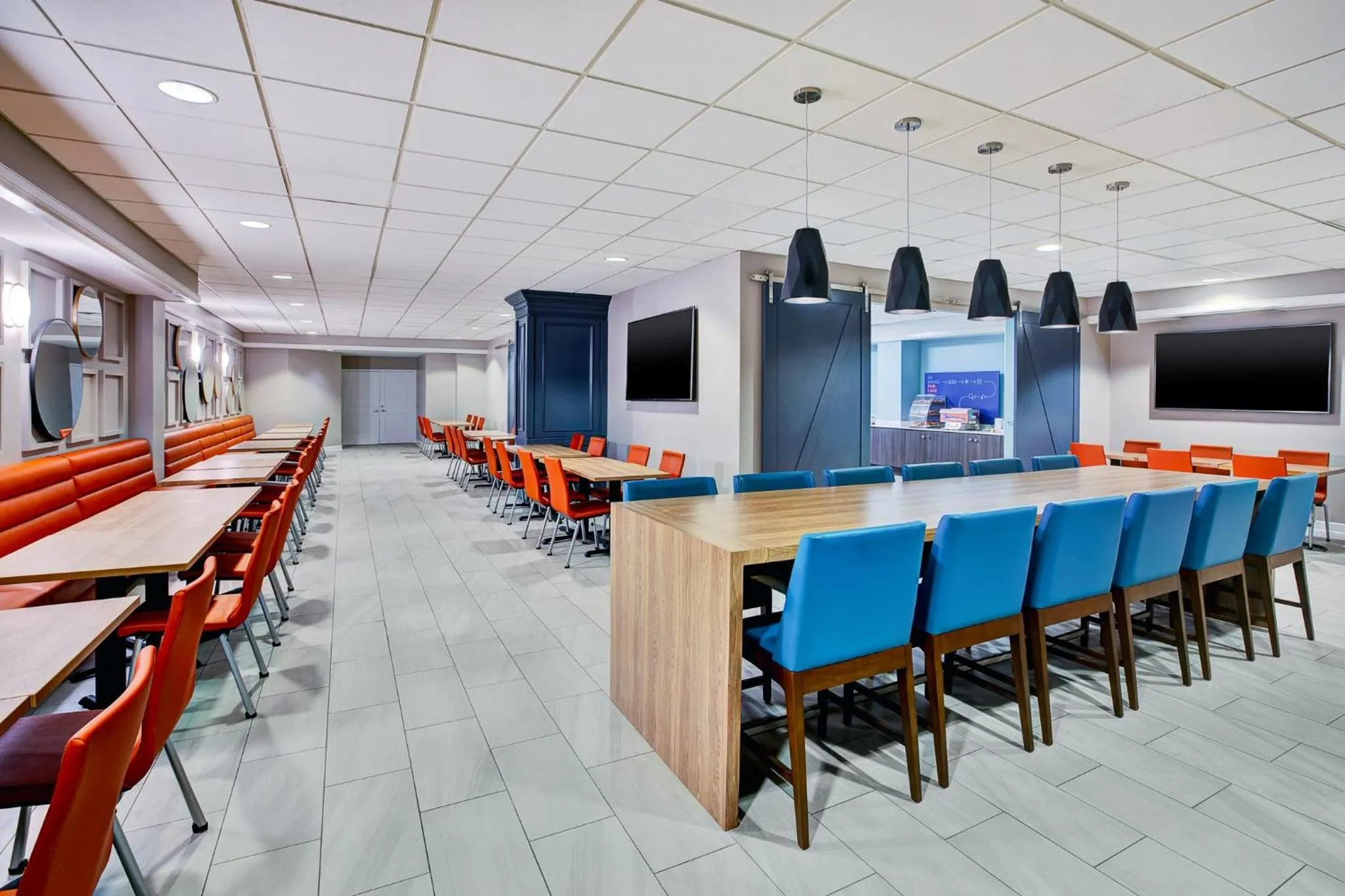 Breakfast in Holiday Inn Express Nashville-Downtown - Broadway by IHG