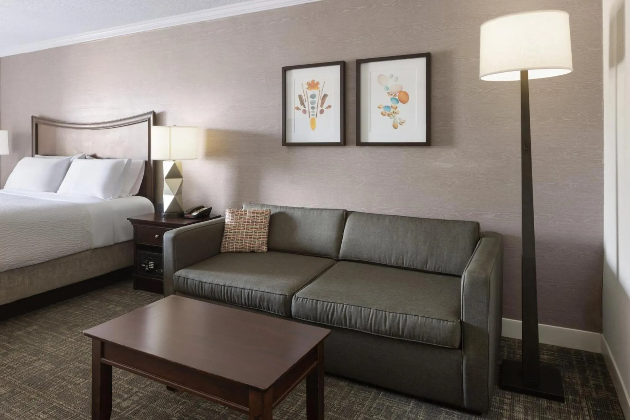 Photo of the whole room, Bed in Holiday Inn Resort Lake George by IHG