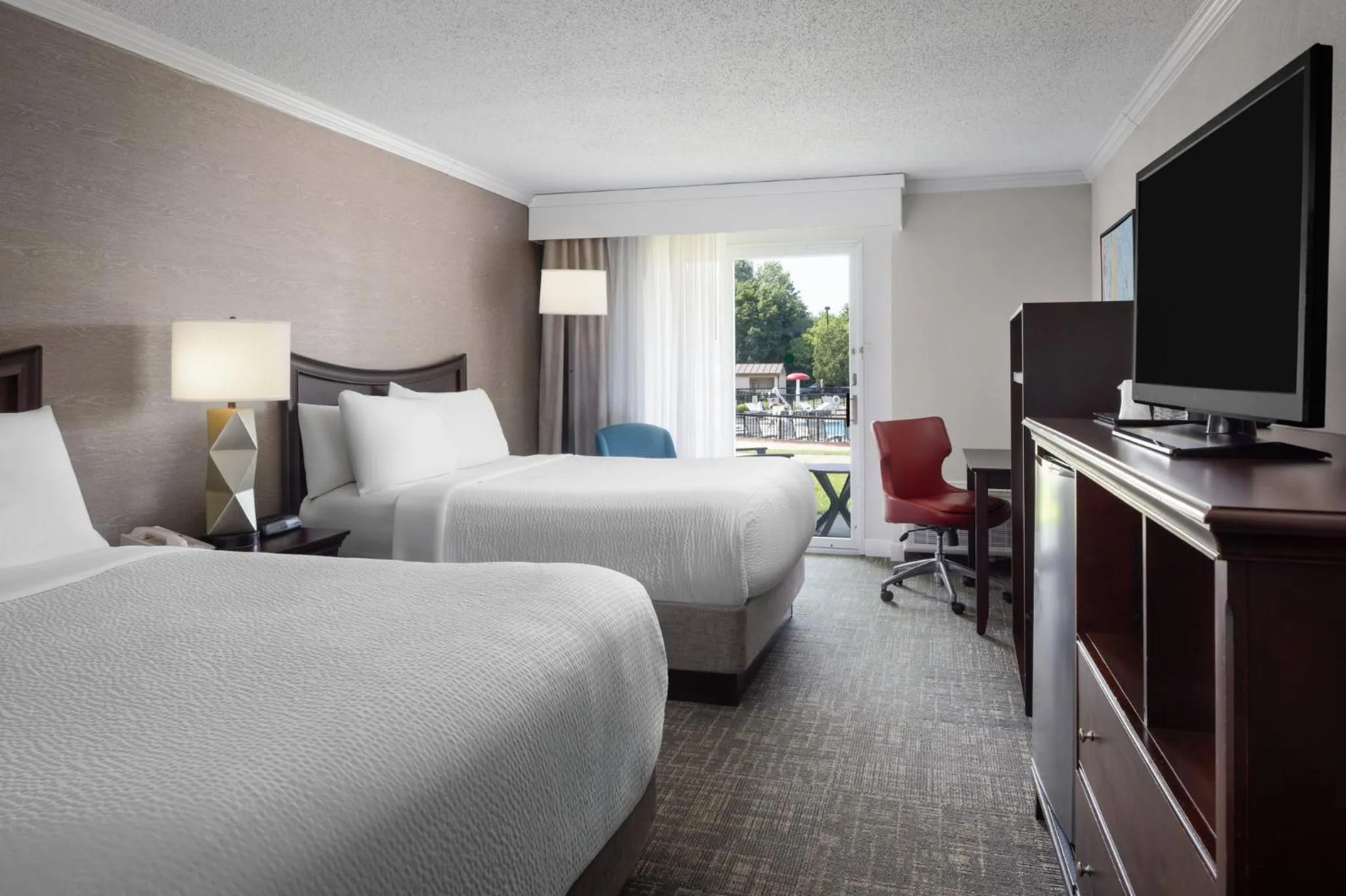 Photo of the whole room, Bed in Holiday Inn Resort Lake George by IHG