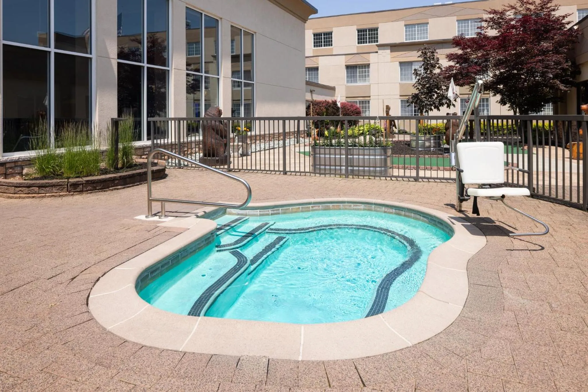 Swimming pool in Holiday Inn Resort Lake George by IHG