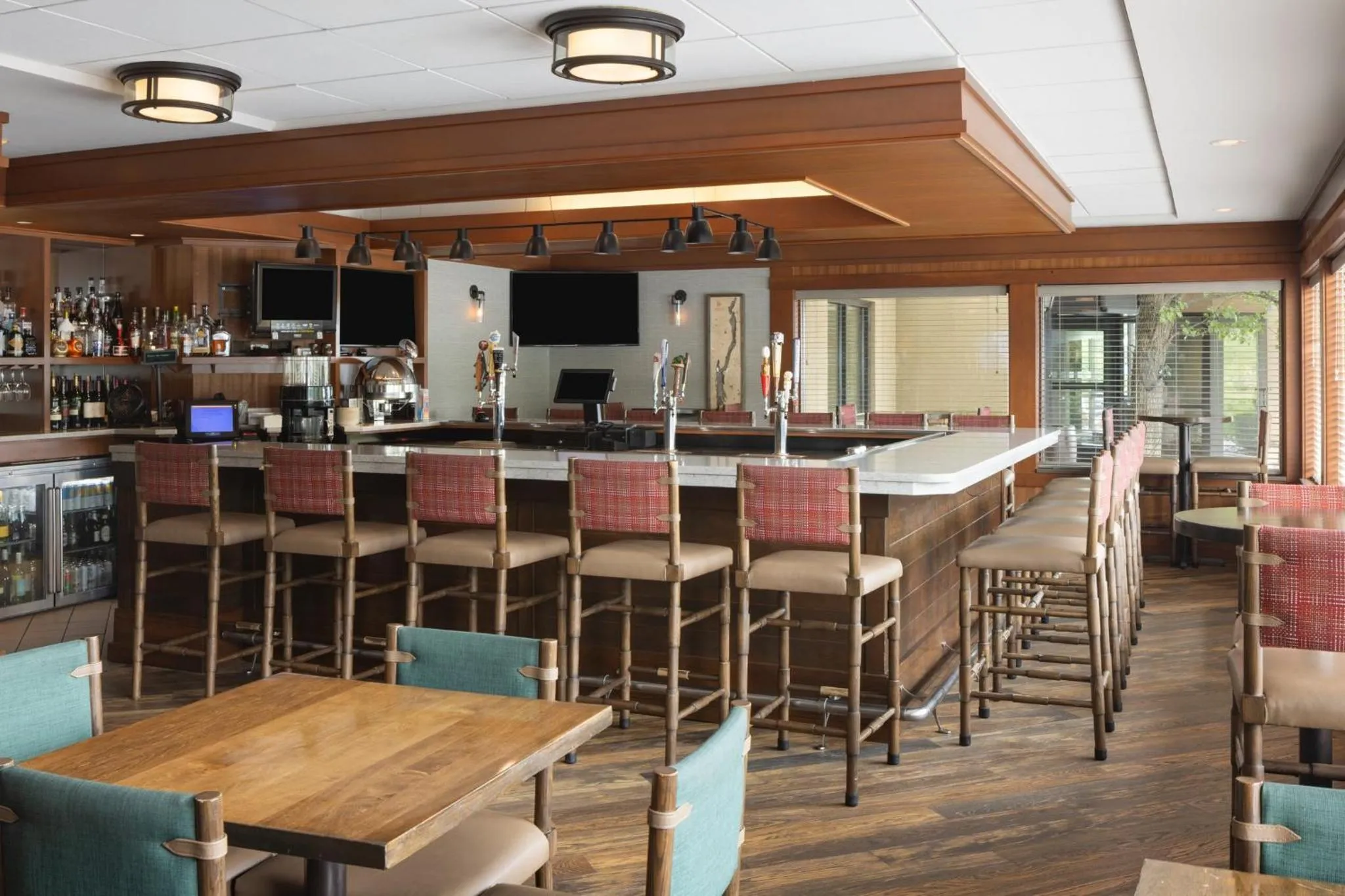Lounge or bar in Holiday Inn Resort Lake George by IHG