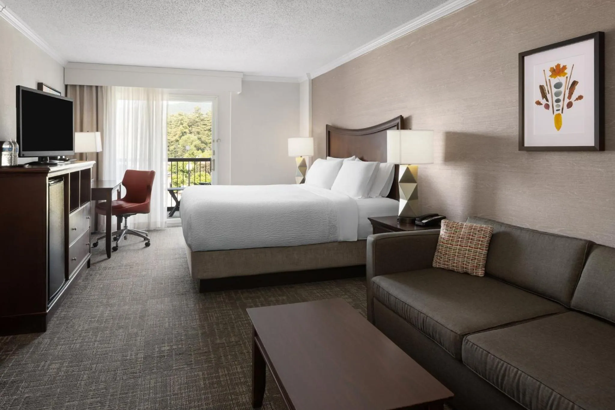 Photo of the whole room, Bed in Holiday Inn Resort Lake George by IHG