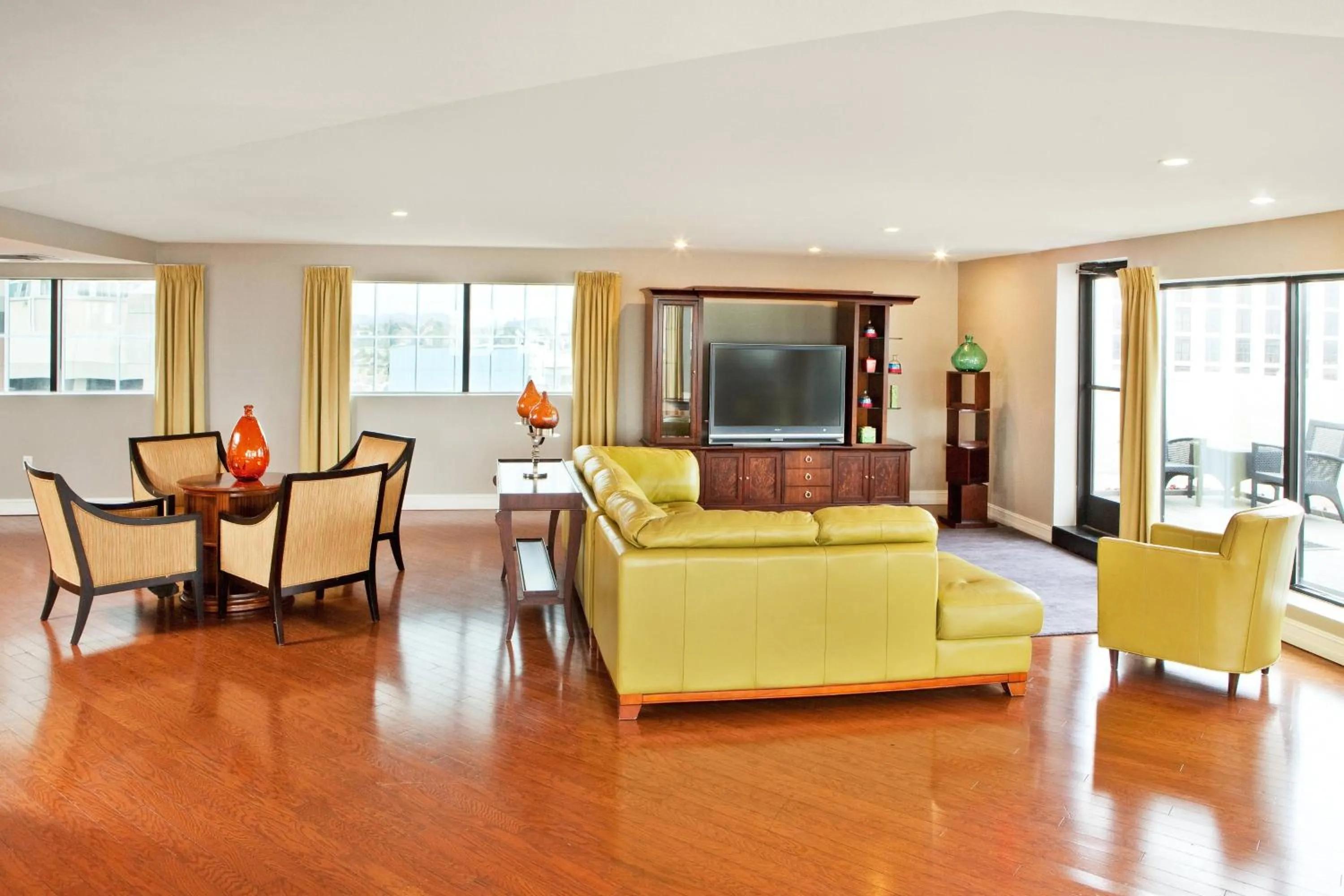 Living room in Aloft Nashville West End