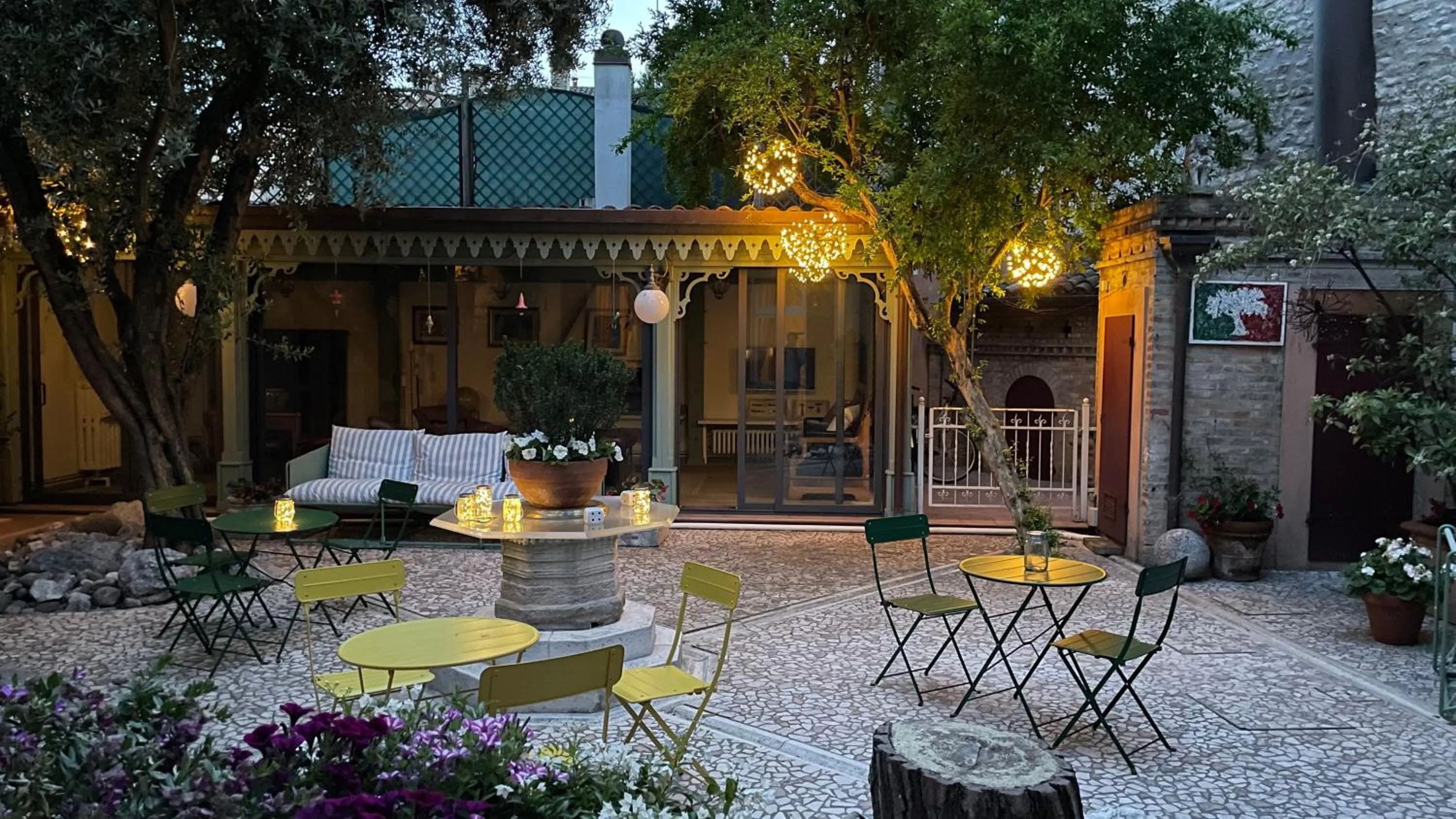 Garden view in Chez papa