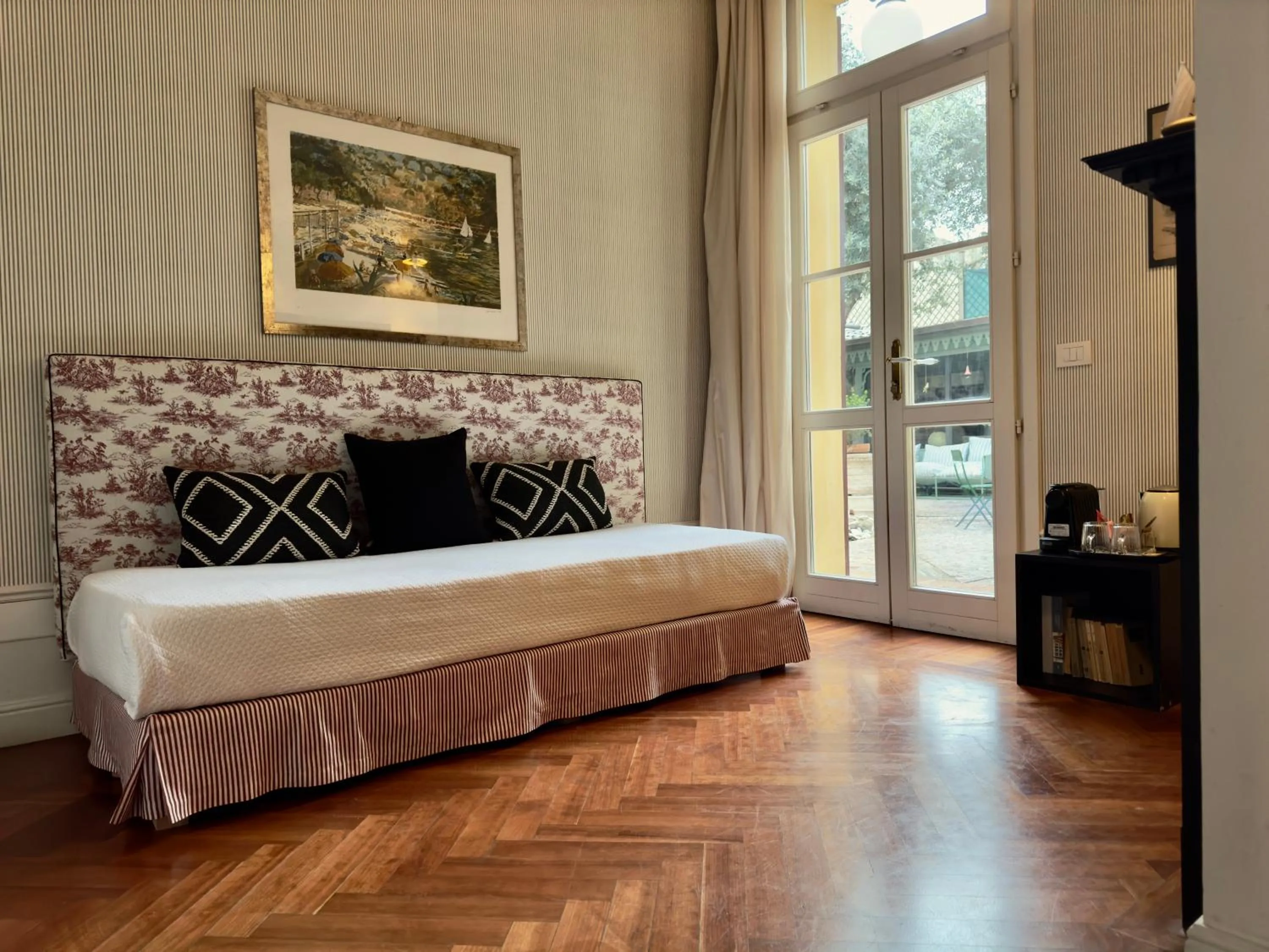 Living room, Bed in Chez papa