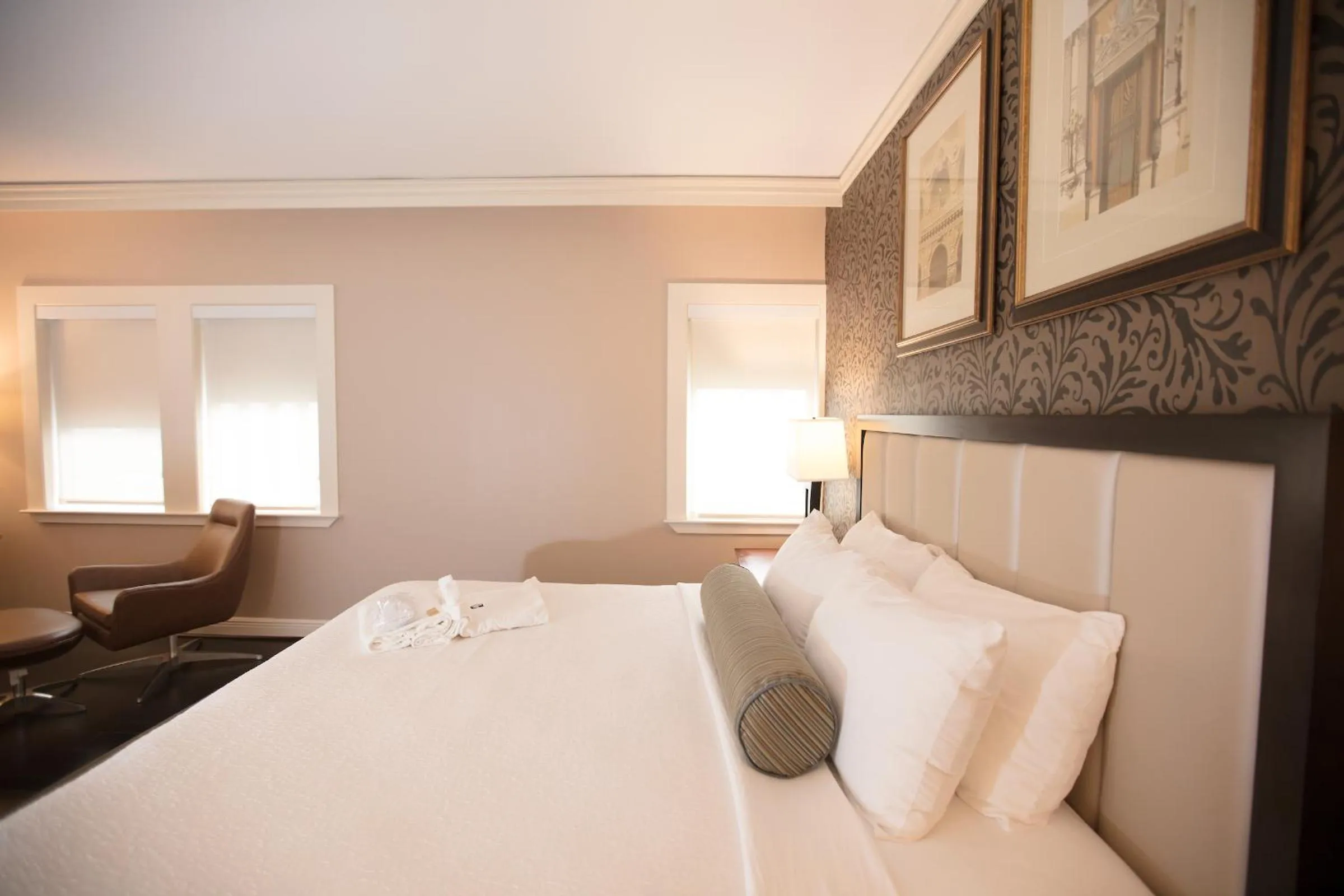 Bedroom, Bed in The Whitehall Houston