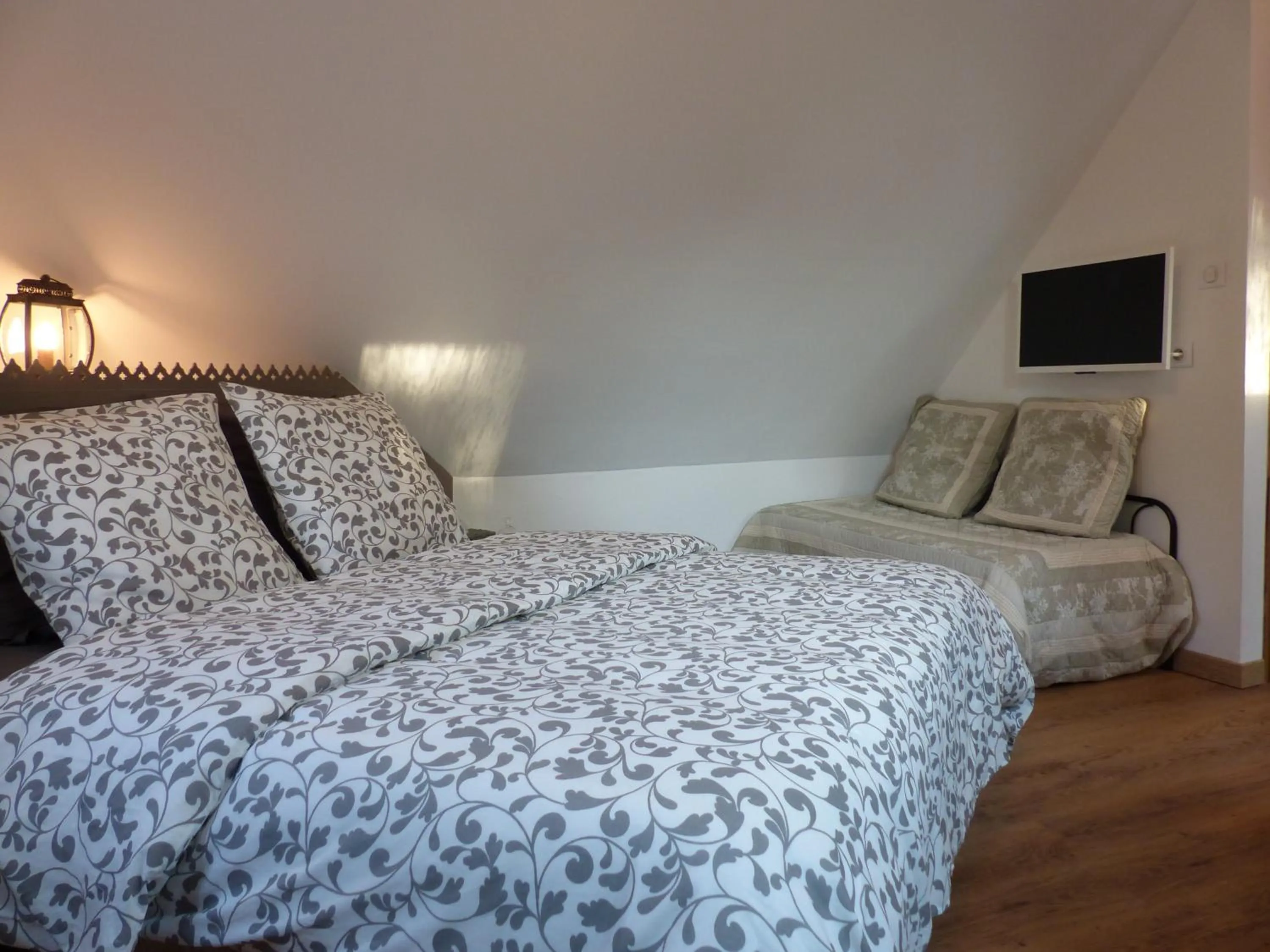 Photo of the whole room, Bed in Paardenhof Guesthouse