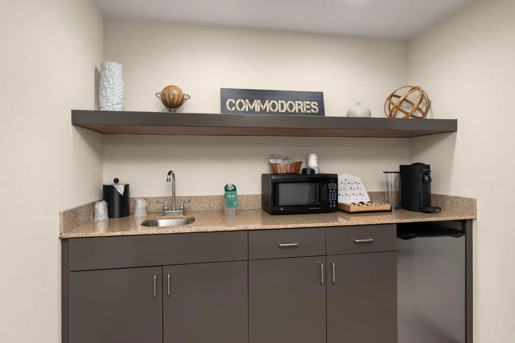 Photo of the whole room in Holiday Inn Nashville - Vanderbilt - Dwtn by IHG