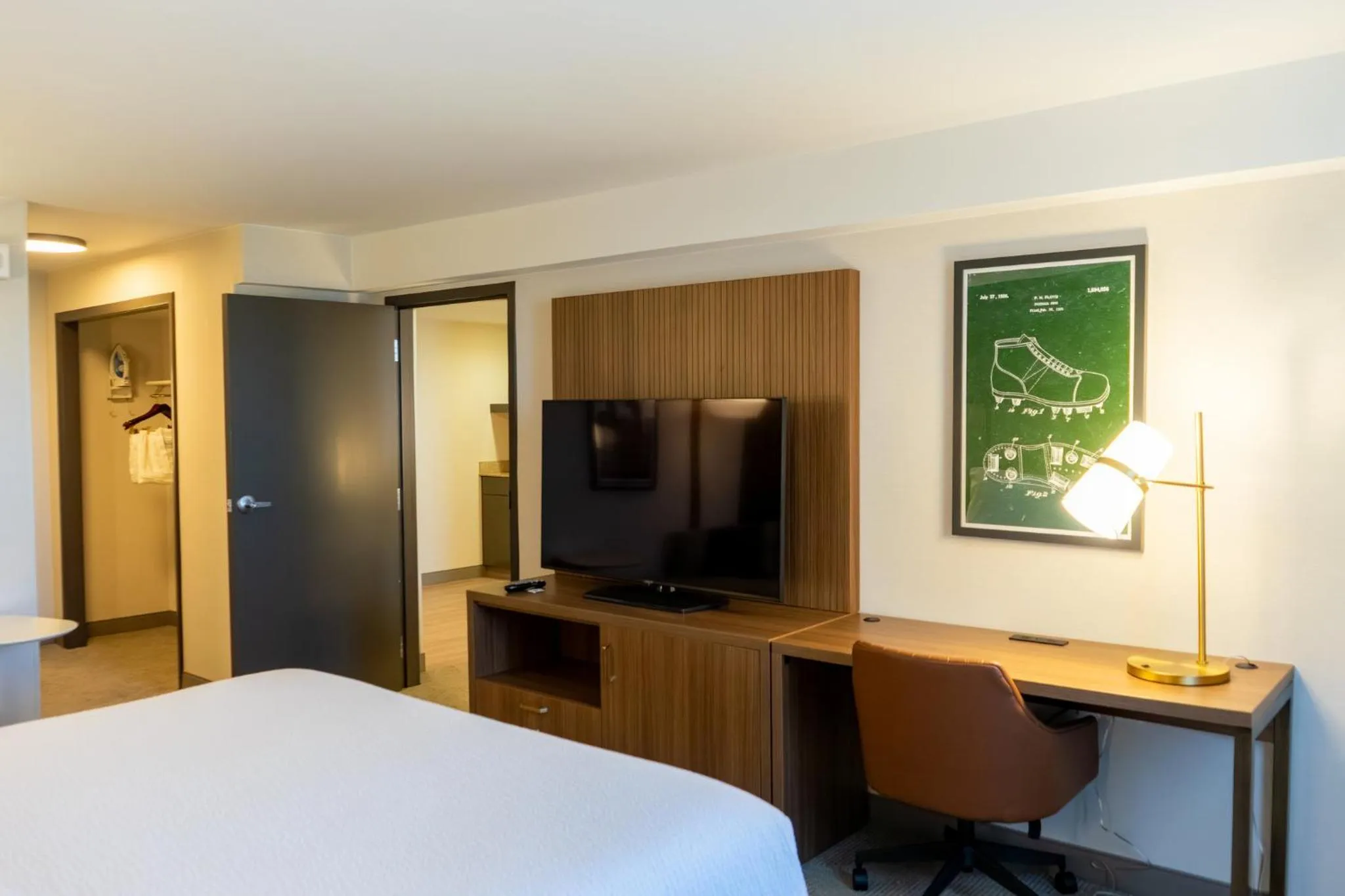 Photo of the whole room, Bed in Holiday Inn Nashville - Vanderbilt - Dwtn by IHG
