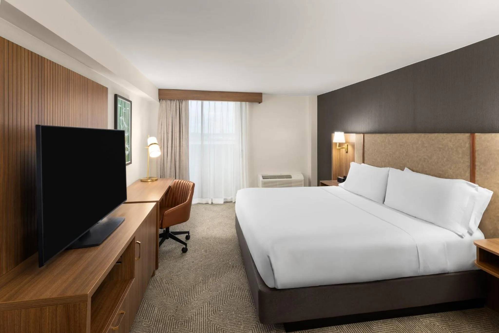 Photo of the whole room, Bed in Holiday Inn Nashville - Vanderbilt - Dwtn by IHG
