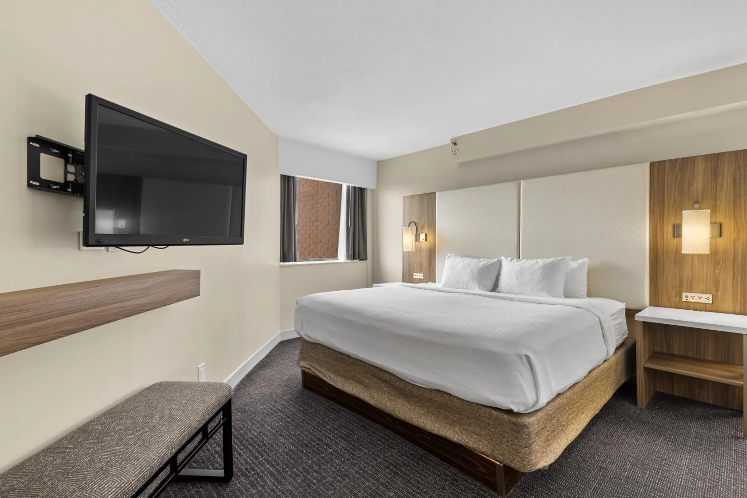 Photo of the whole room, Bed in Crowne Plaza Houston Med Ctr-Galleria Area by IHG