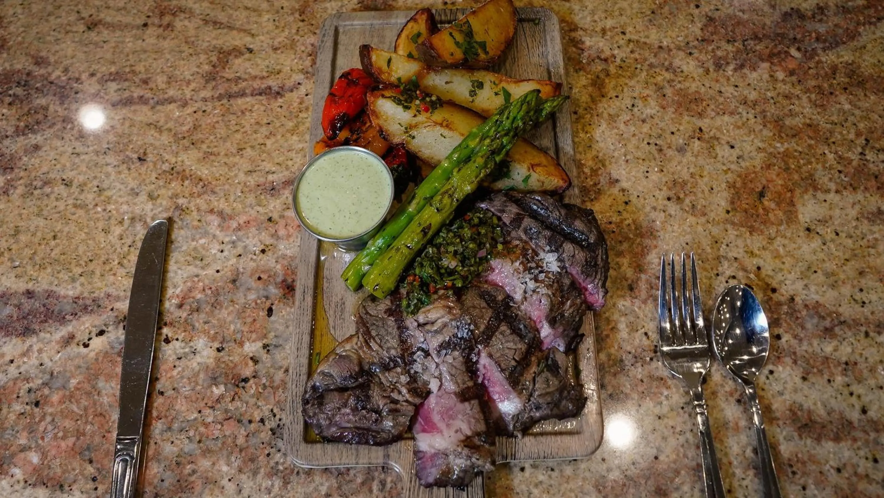 Restaurant/places to eat in Crowne Plaza Houston Med Ctr-Galleria Area by IHG